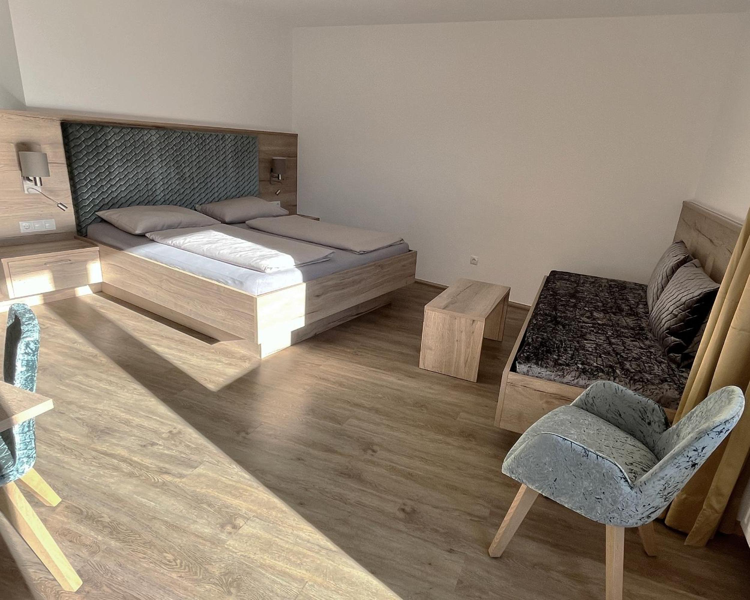 Standard Double Room - Photo 13