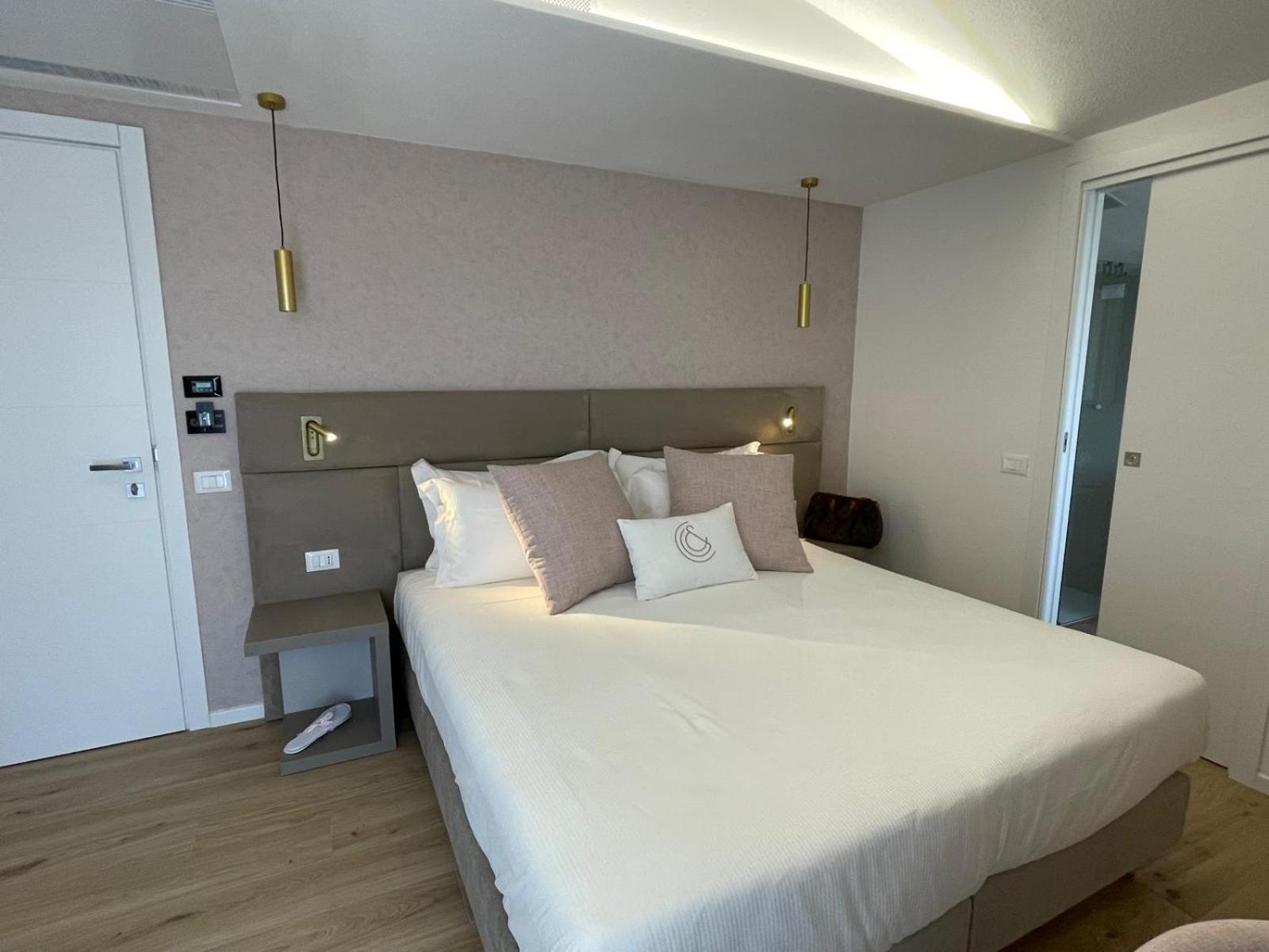 Deluxe Double or Twin Room with Balcony photo 2