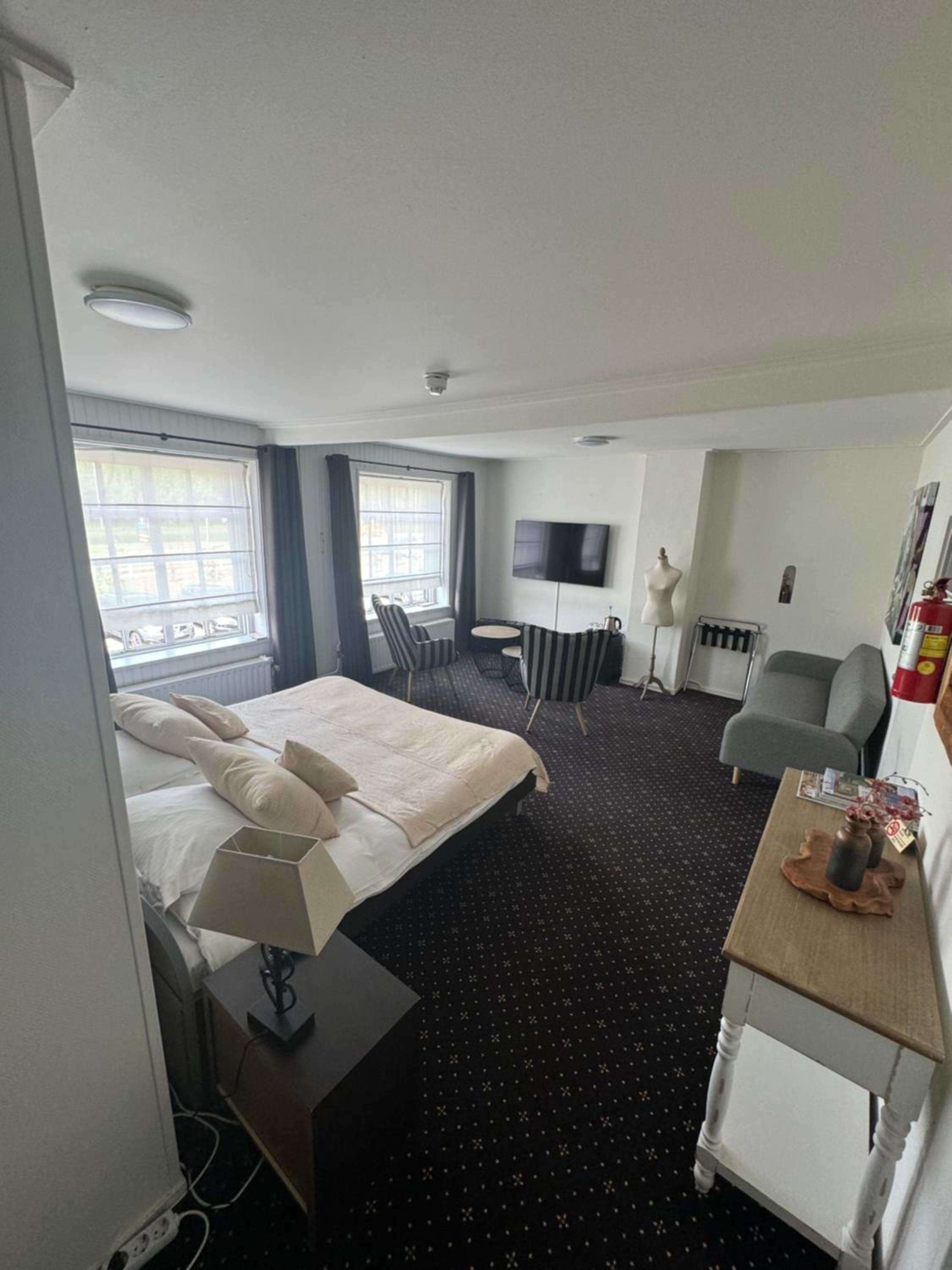 Deluxe King Room photo 1