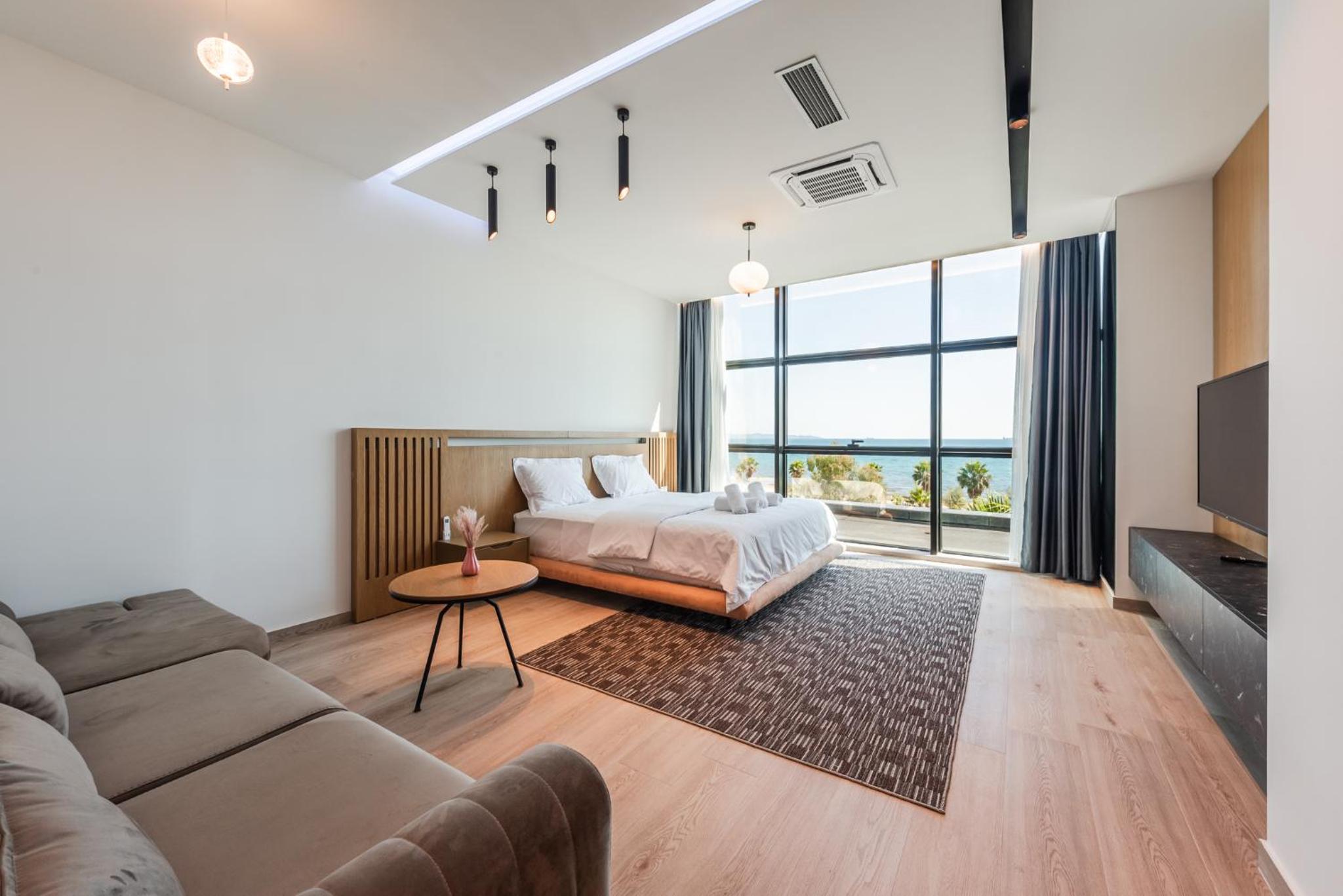 Suite with Hot Tub
