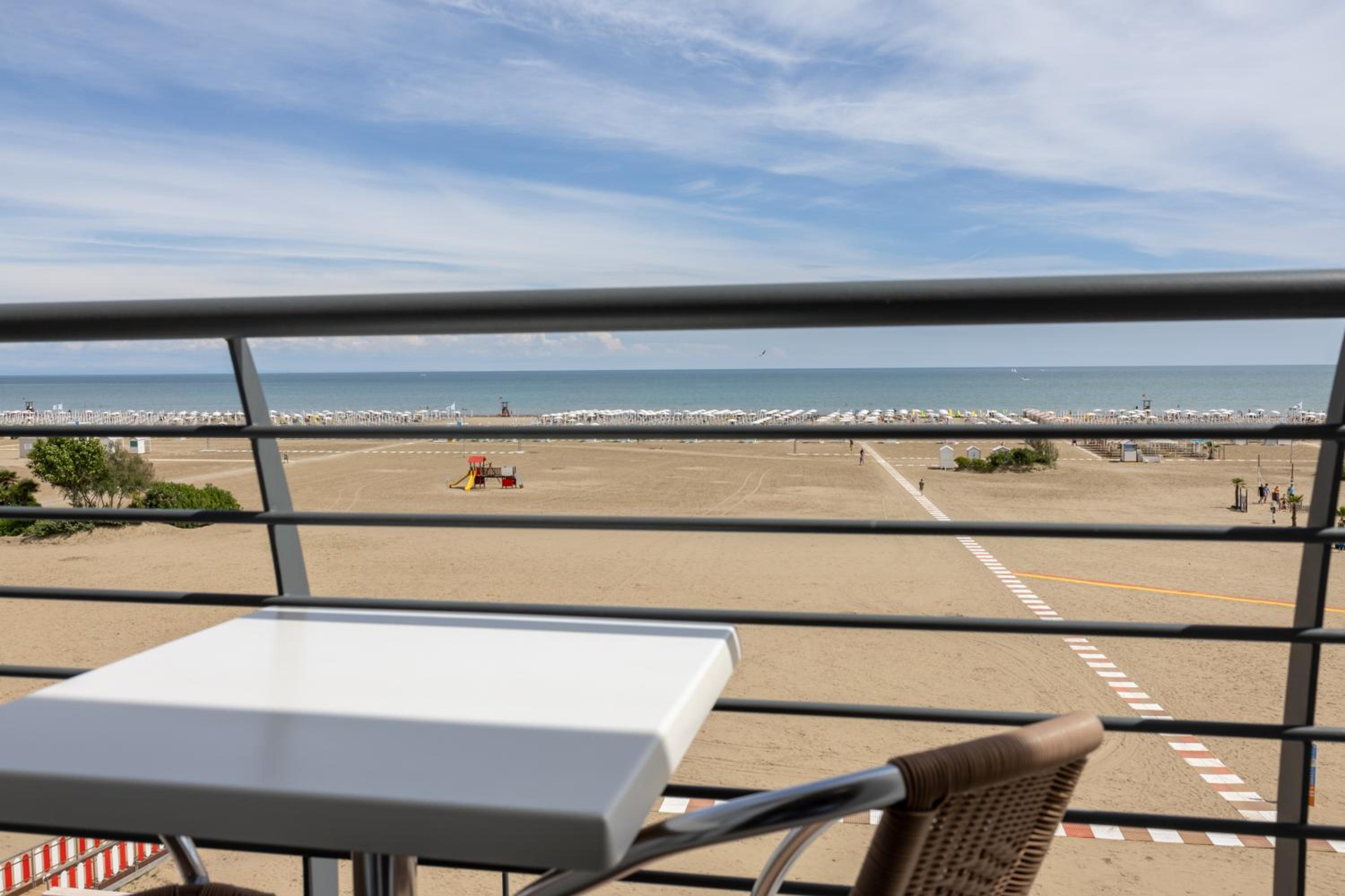 Double Room with Balcony - Sea Front photo 3