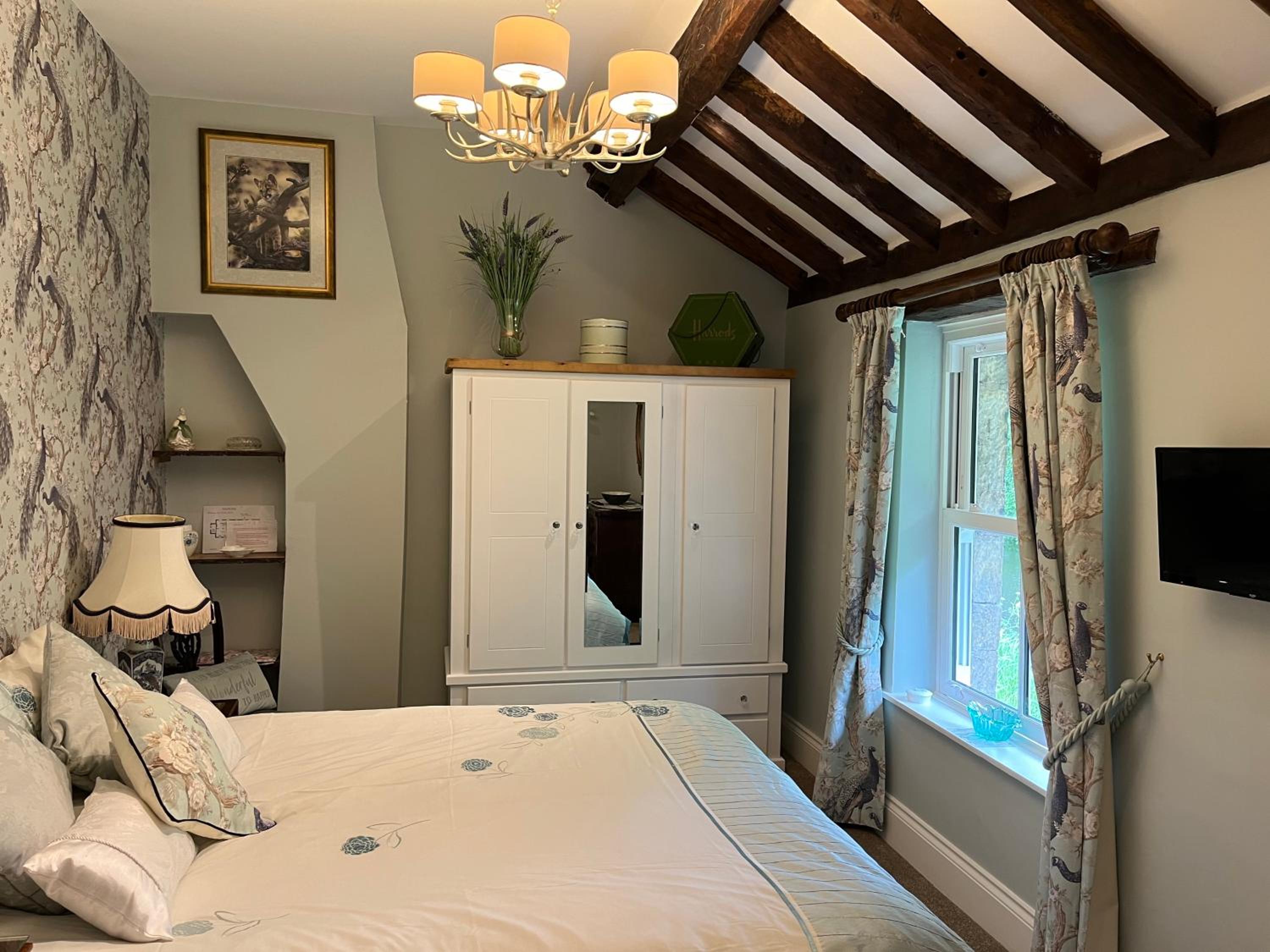 Large double with private bathroom - Photo 2
