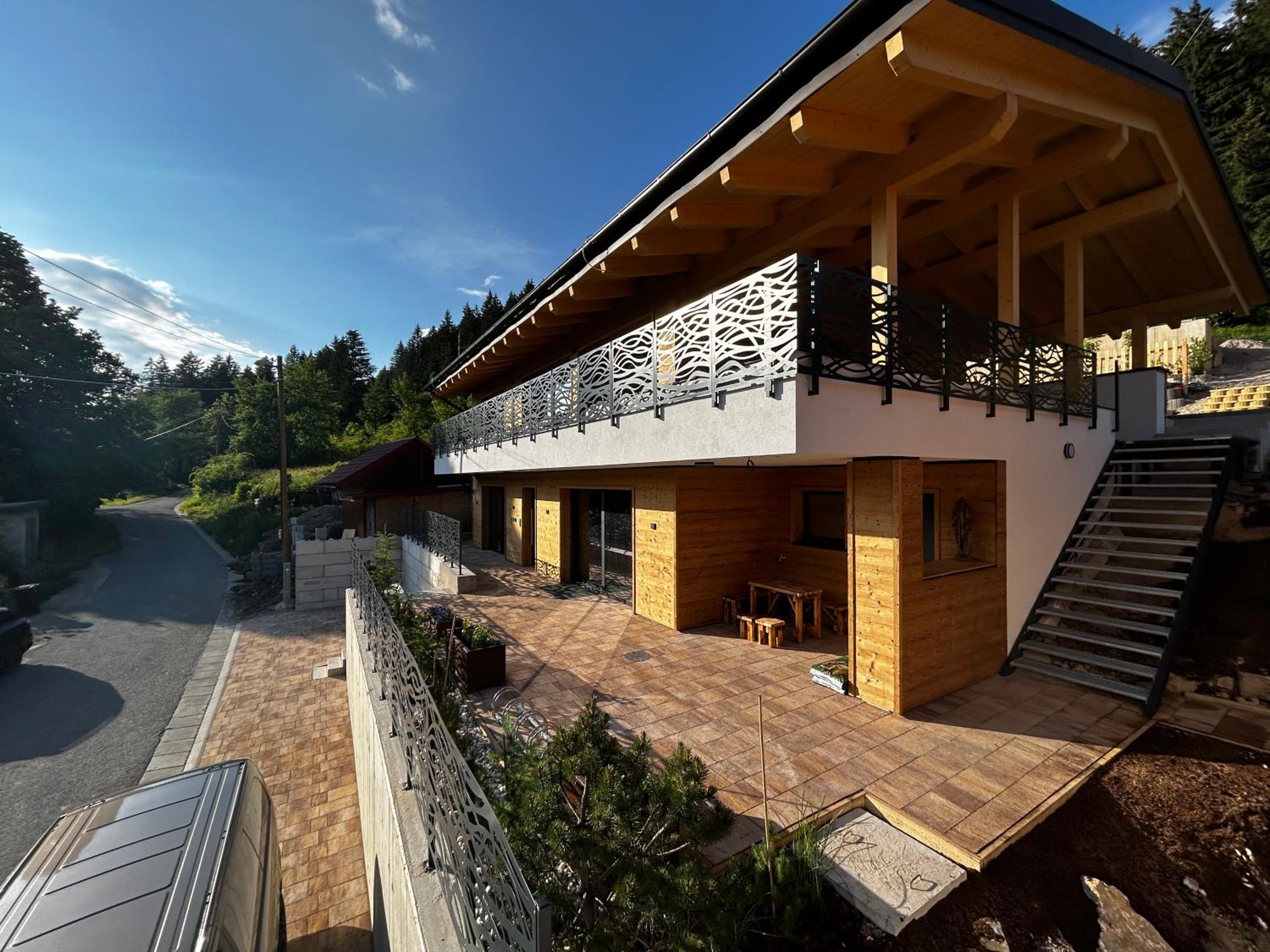Five-Bedroom House photo 2