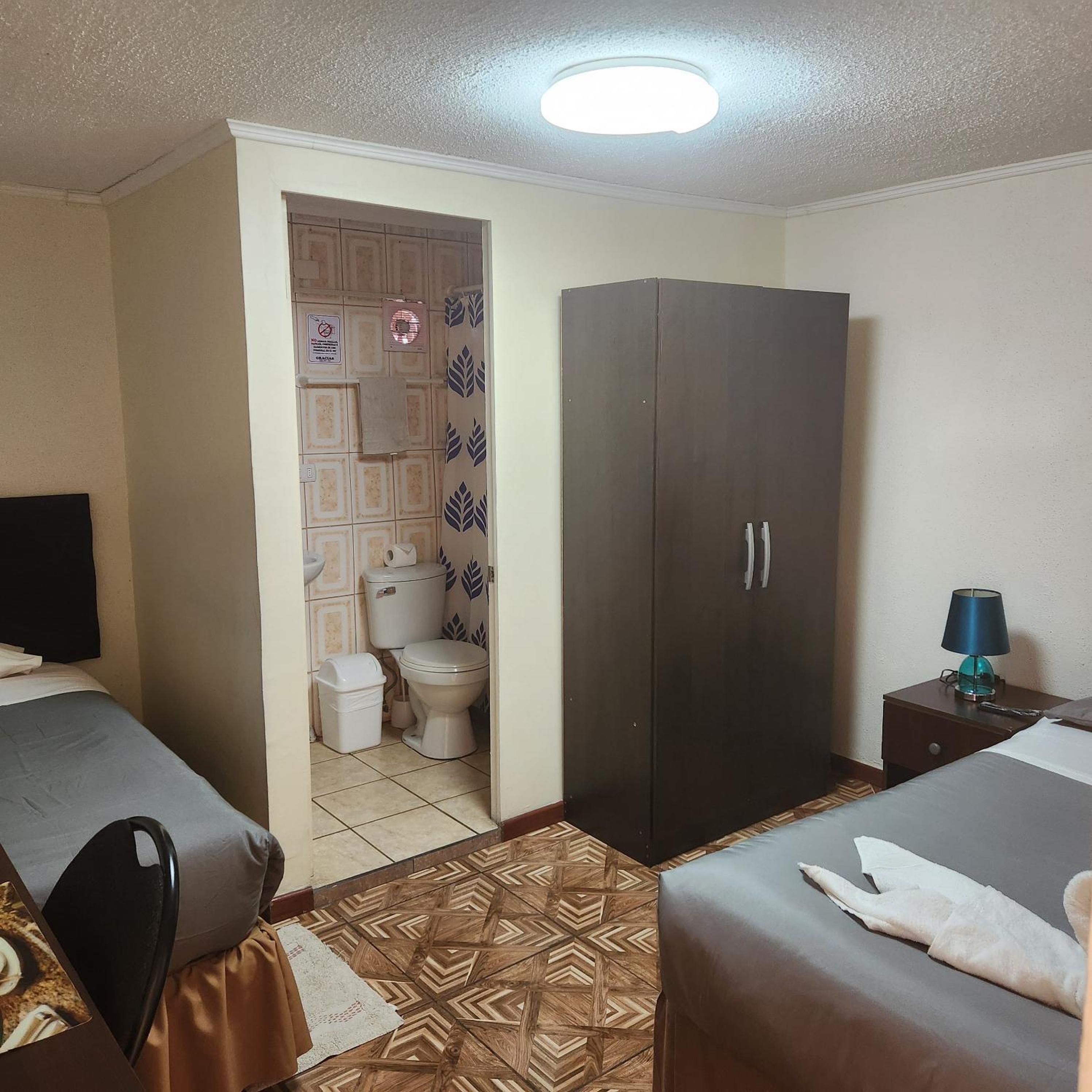Twin Room with Private Bathroom photo 3