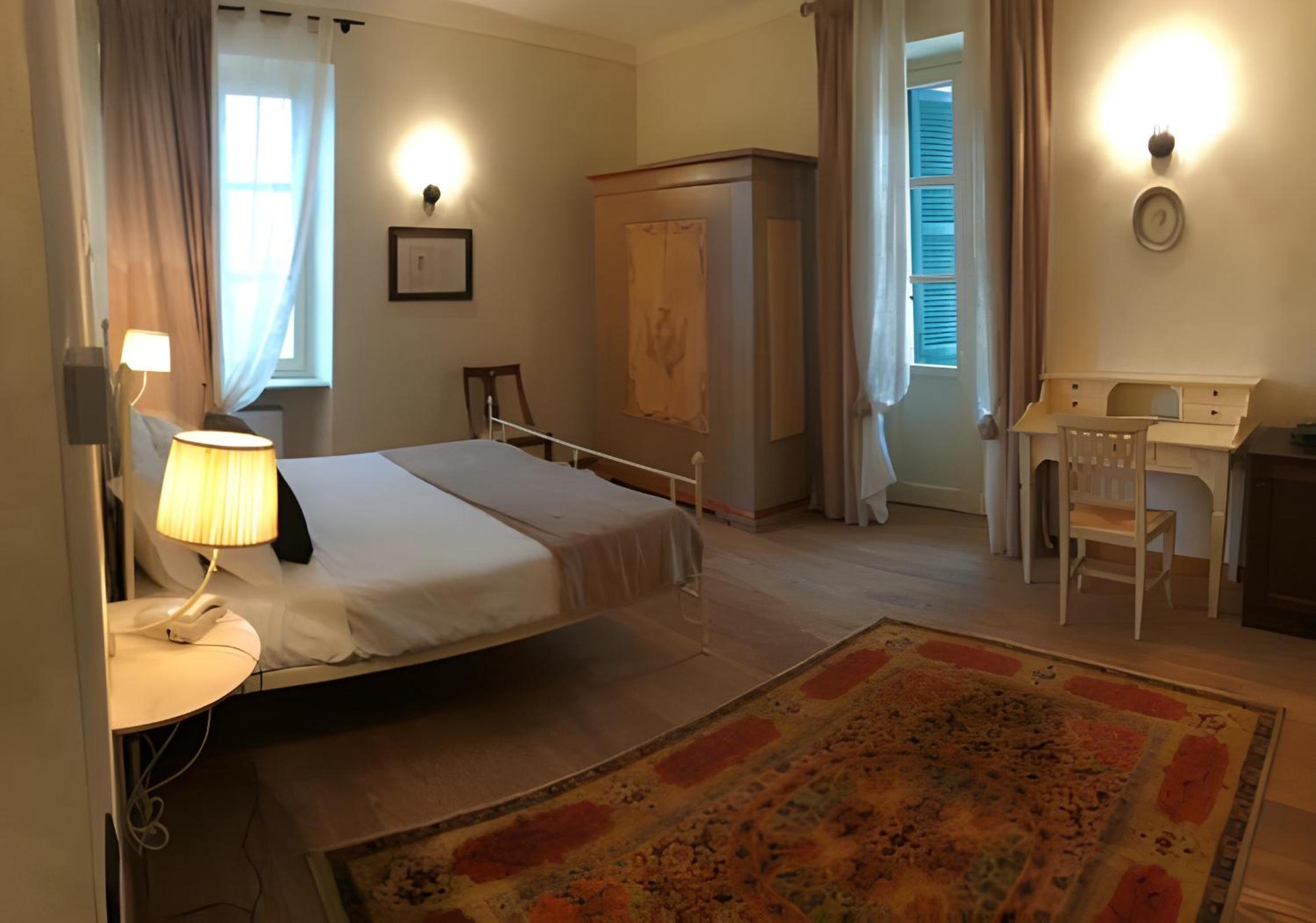 Deluxe Double Room with Balcony photo 3