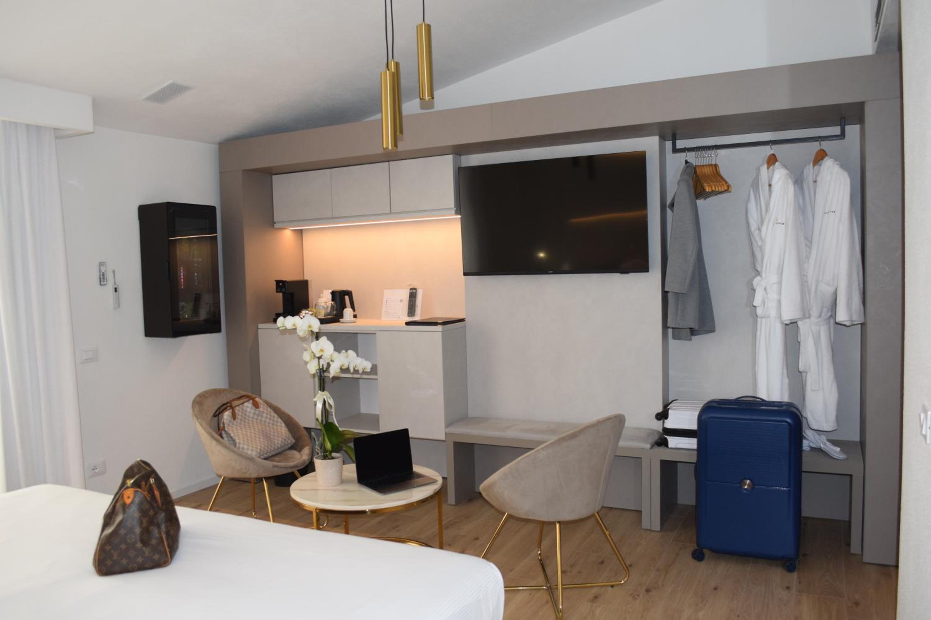 King Room with Spa Bath photo 2