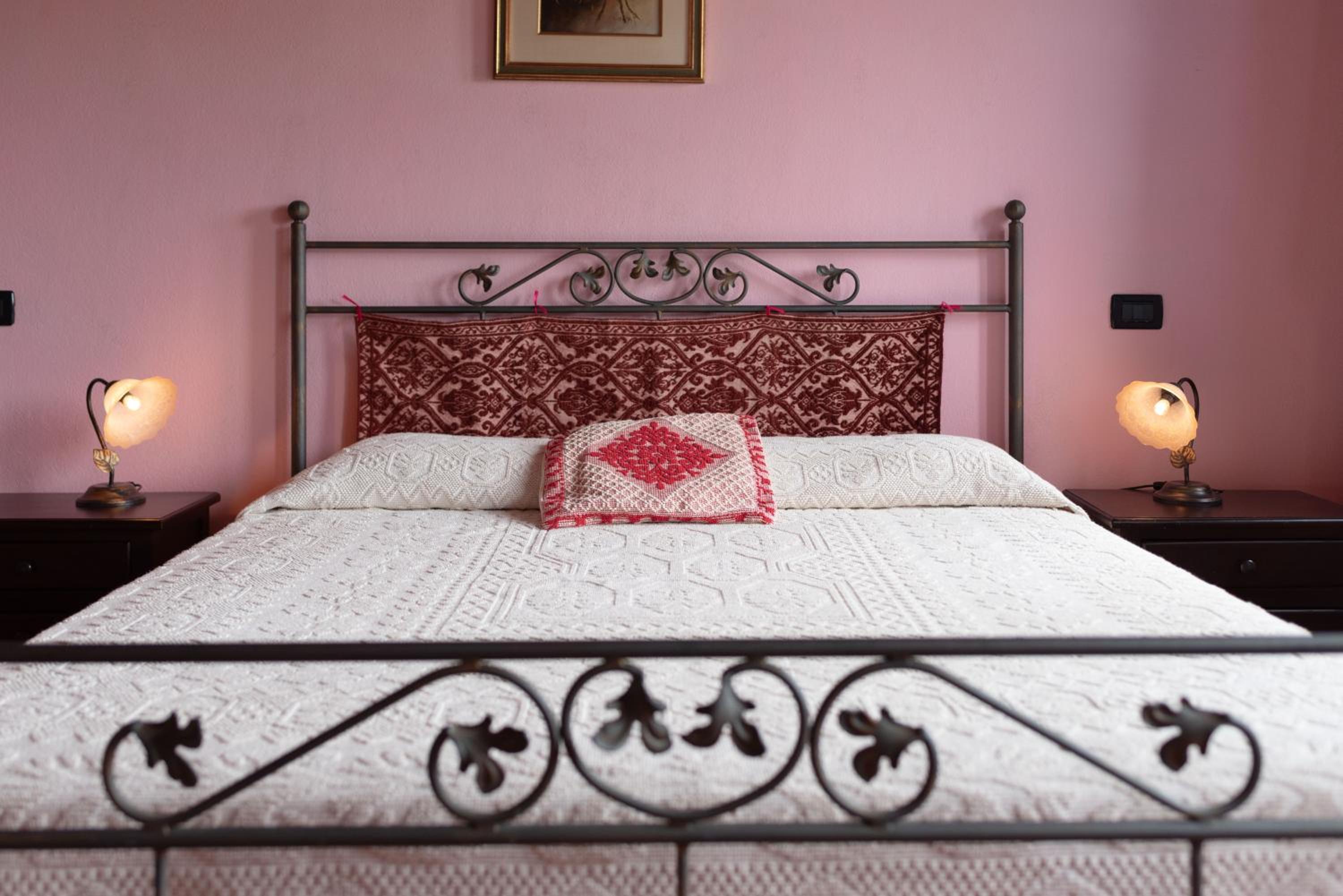Double Room - Photo 7
