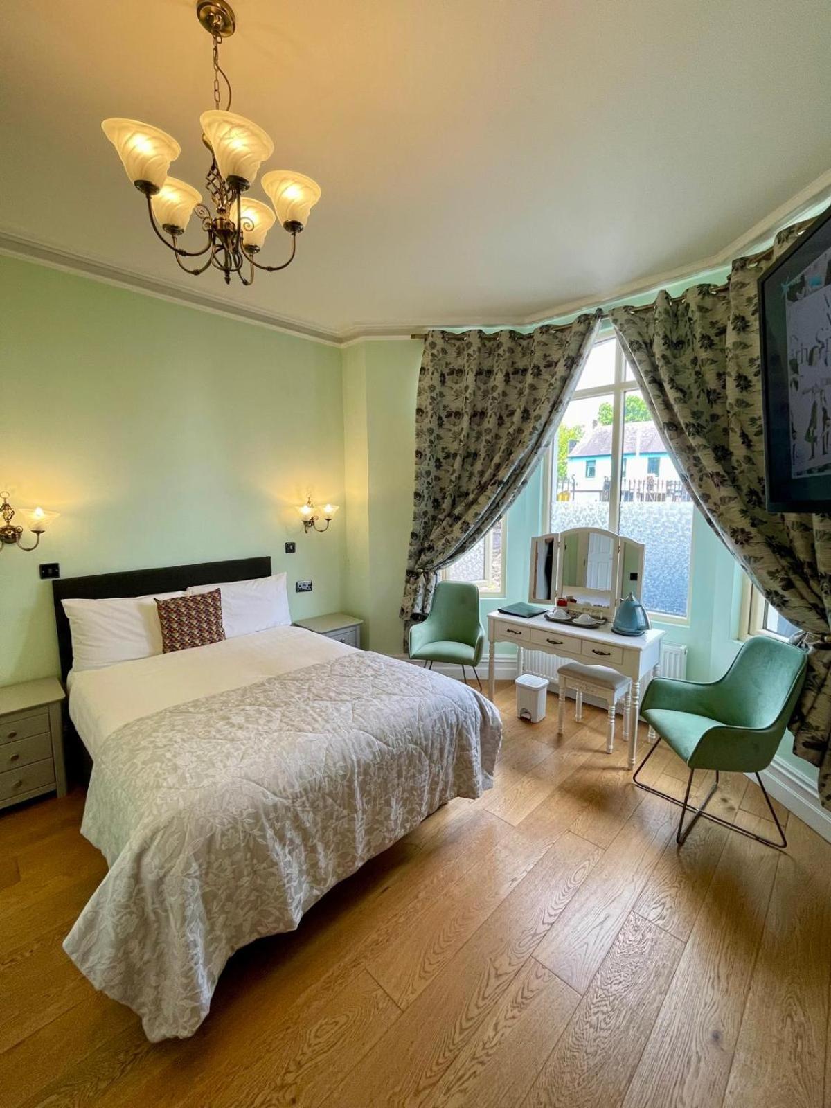 Deluxe Double Room - Photo 13