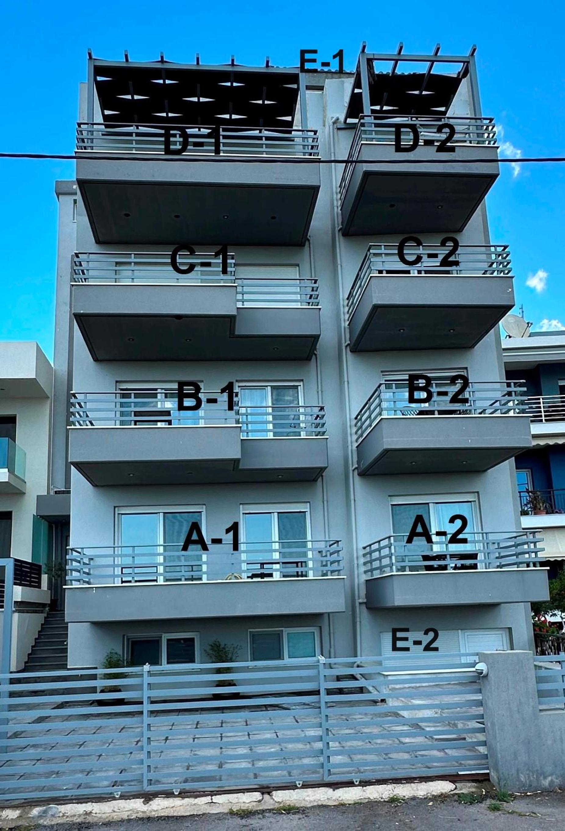 One-Bedroom Apartment with Balcony and Sea View photo 2