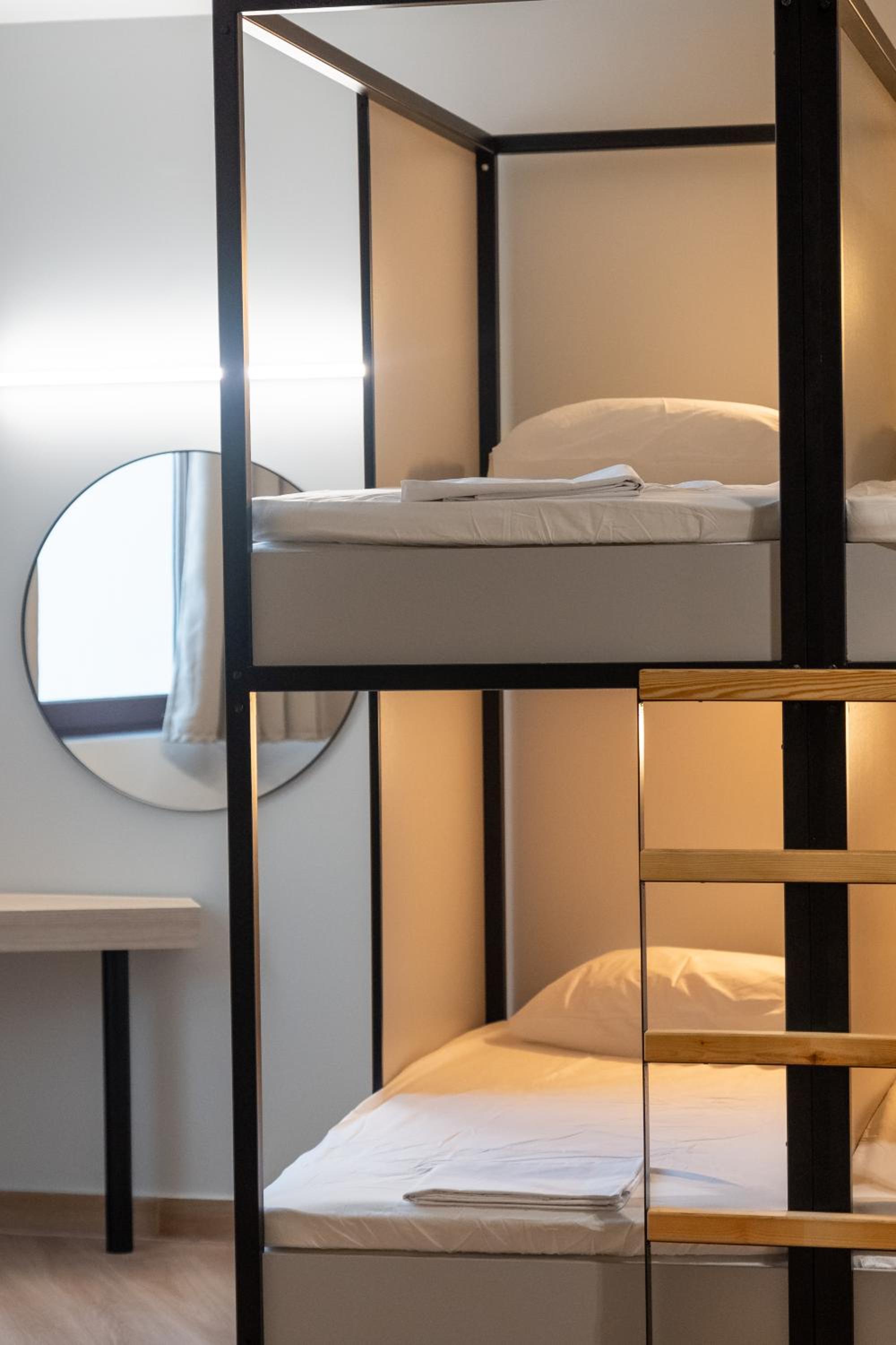 Bed in 4-Bed Mixed Dormitory Room photo 2