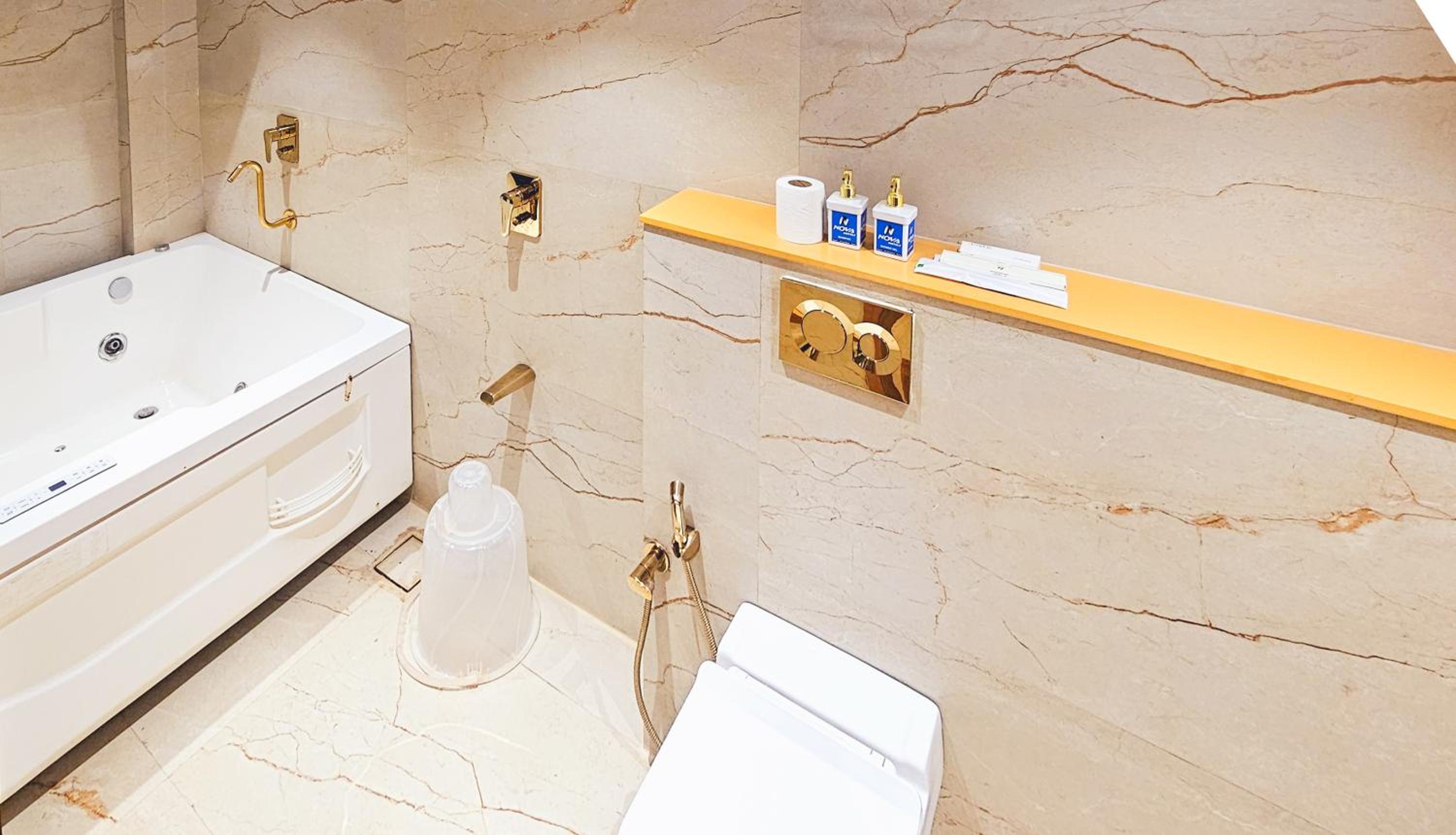 King Suite with Spa Bath photo 2