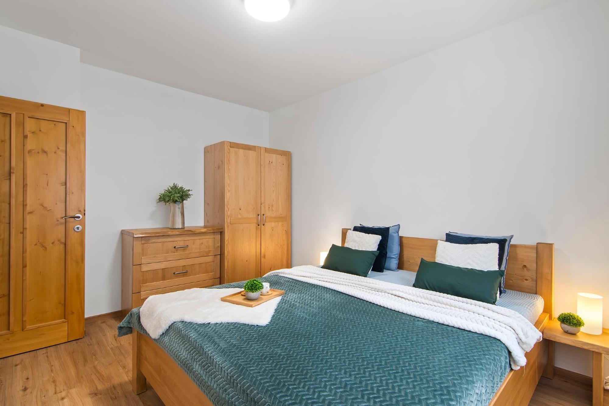 One-Bedroom Apartment photo 1