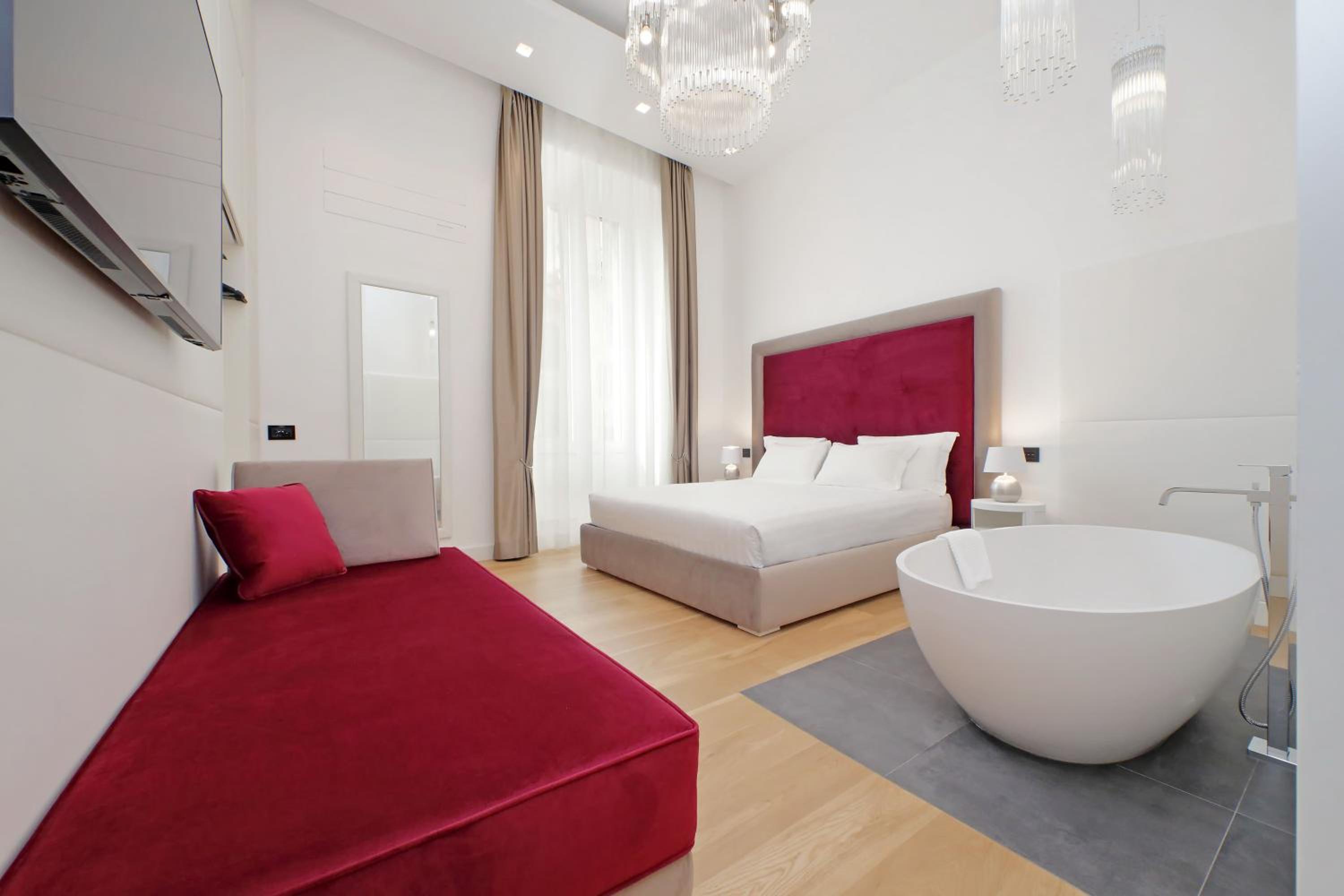 Deluxe King Suite photo 1