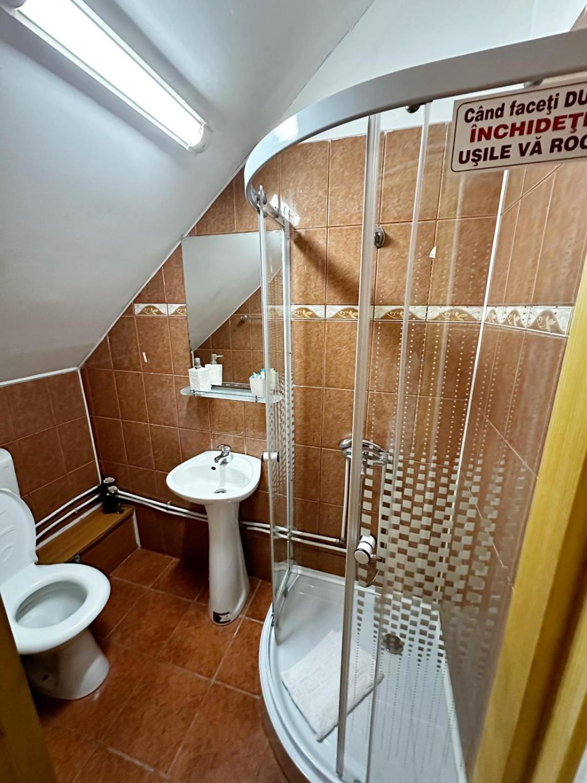 Quadruple Room with Private Bathroom photo 3