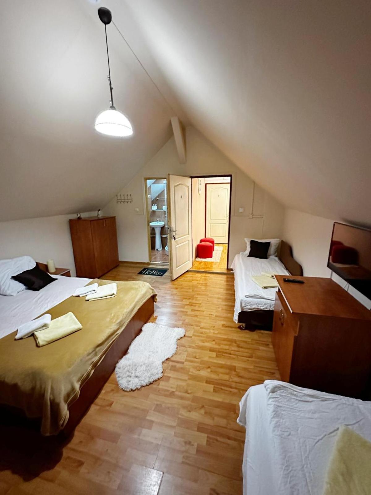 Quadruple Room with Private Bathroom photo 2