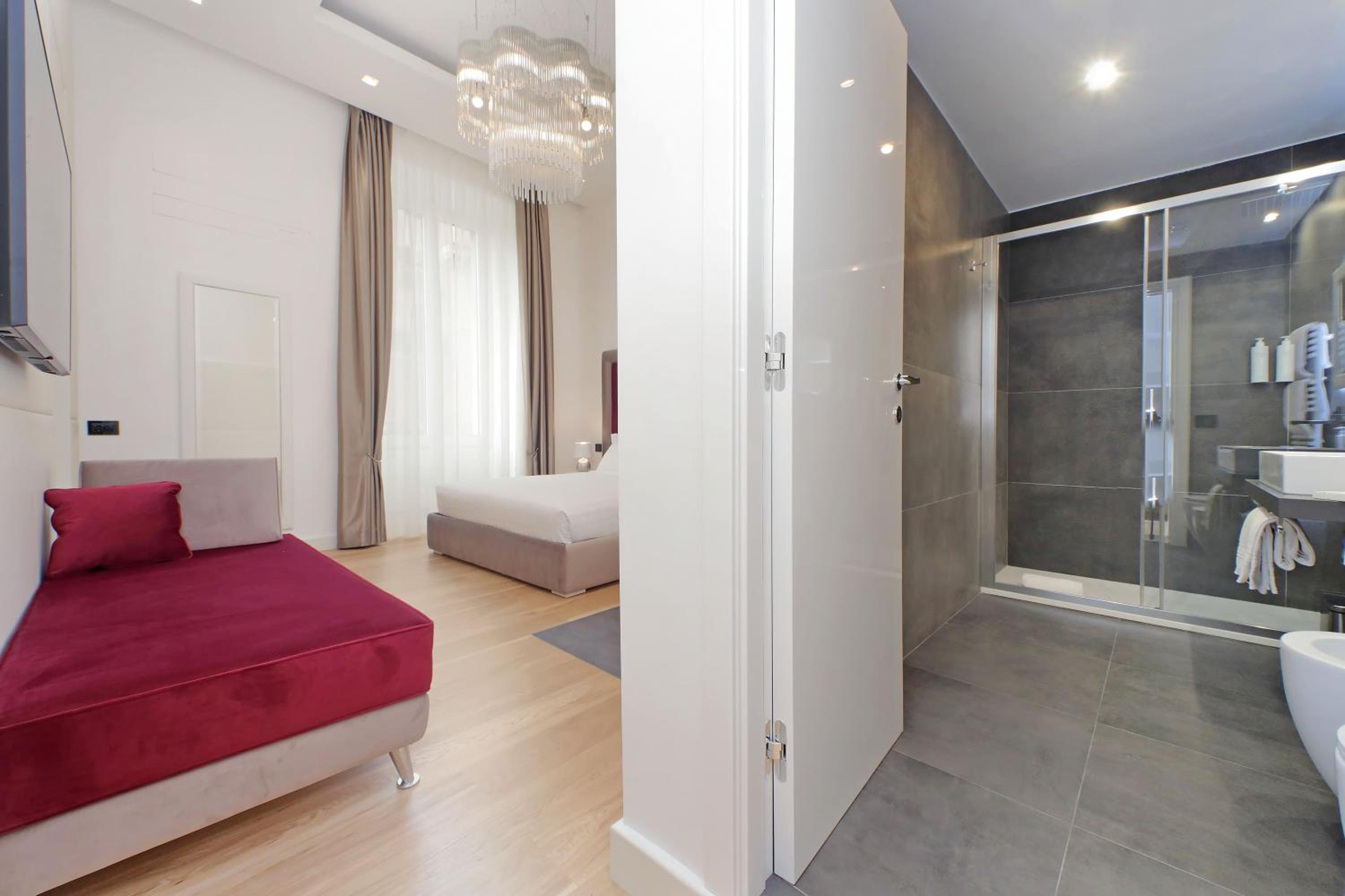 Deluxe King Suite photo 2