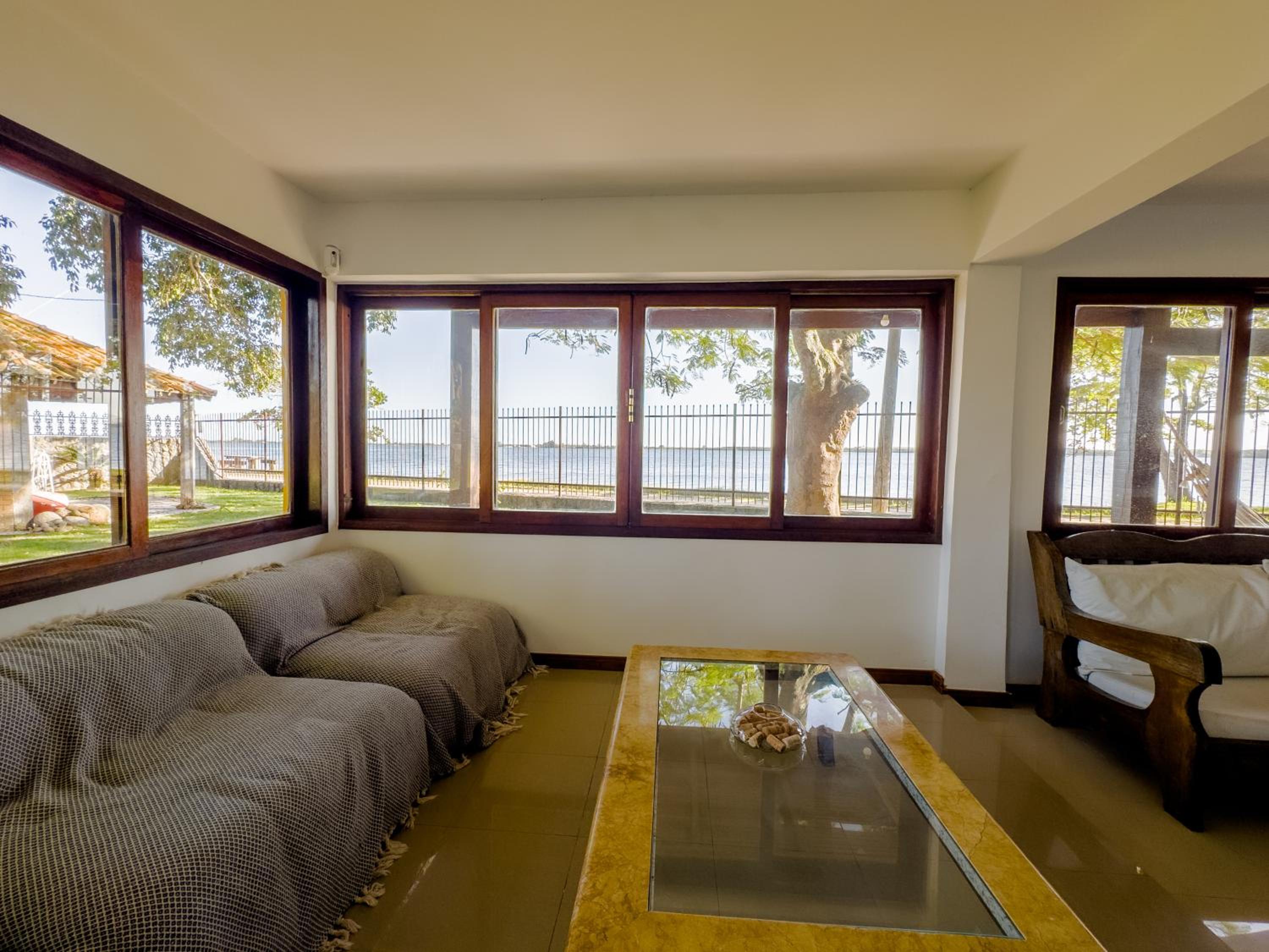Five-Bedroom House photo 3
