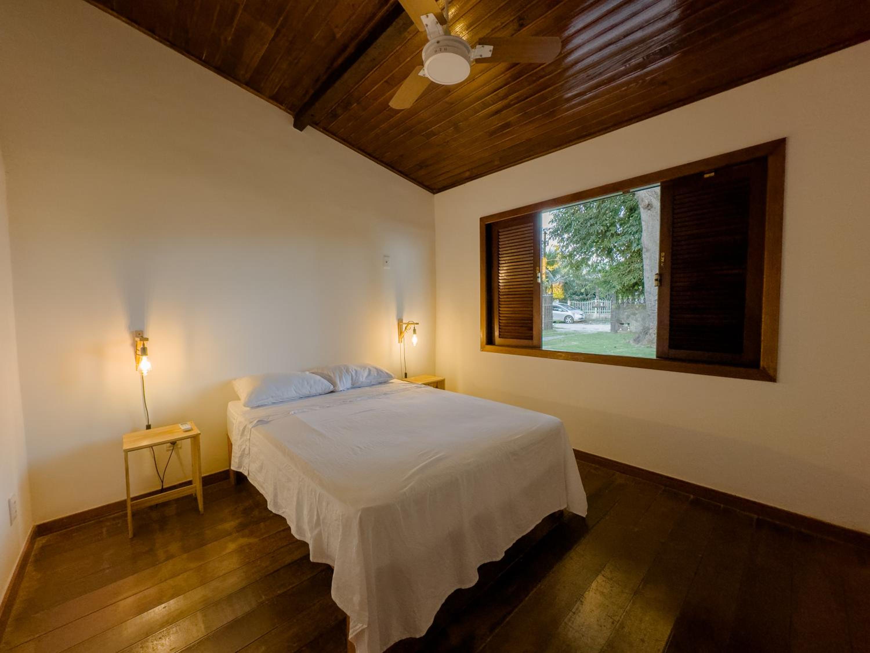 Five-Bedroom House photo 1