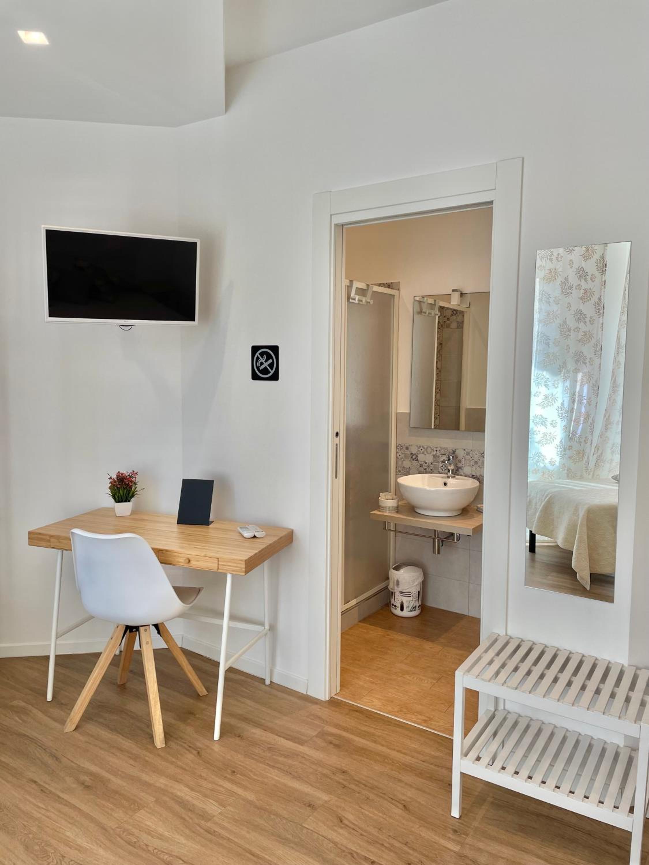 Double Room with Private Bathroom photo 1
