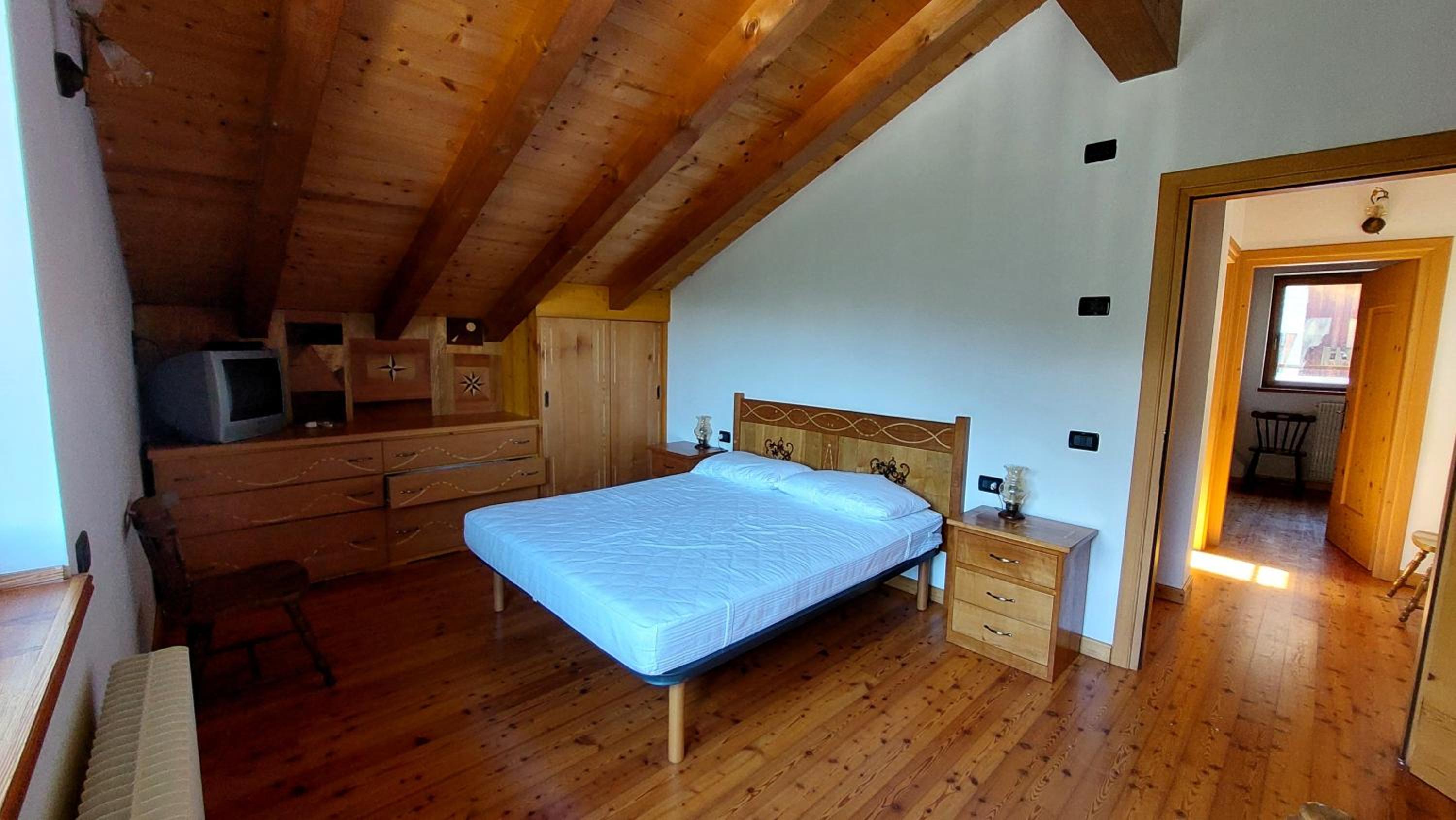 Three-Bedroom Apartment with Mountain View photo 3