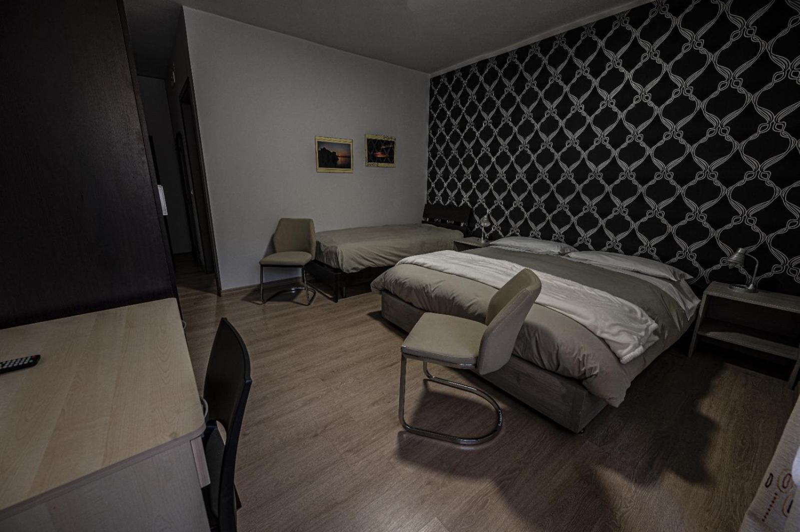 Standard Double or Twin Room photo 3