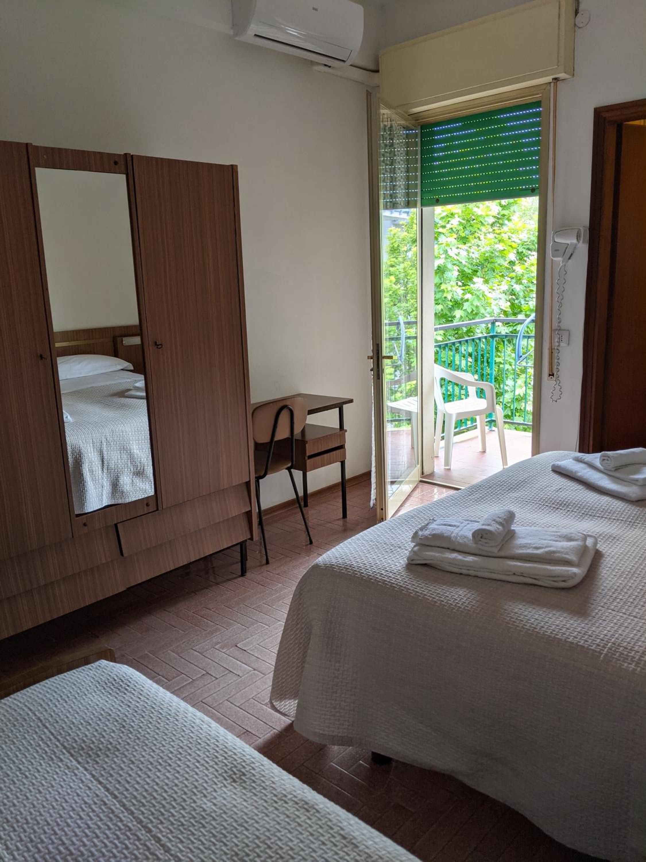Triple Room with Bathroom - Photo 3
