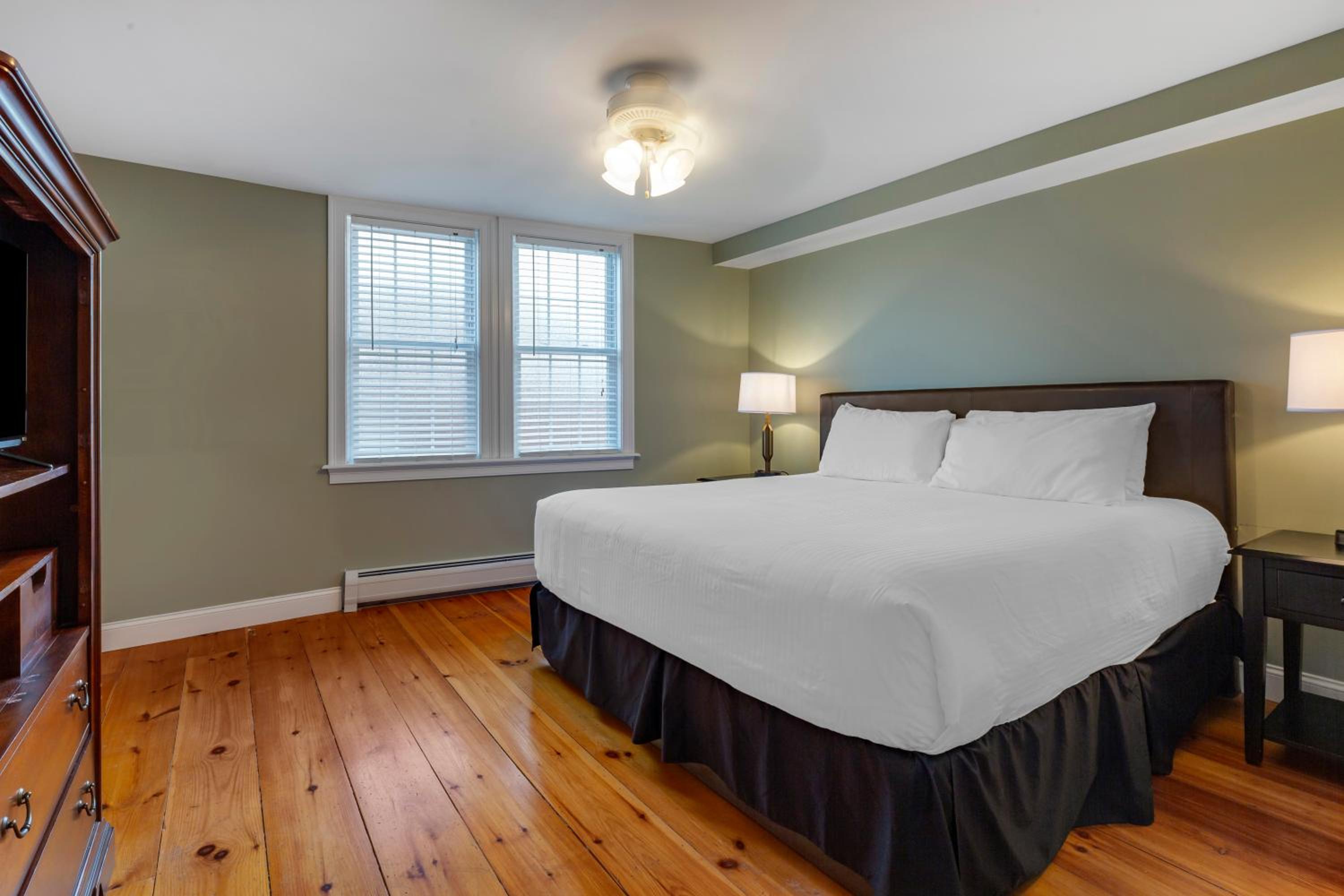 King Room - Accessible/Non-Smoking - Photo 2