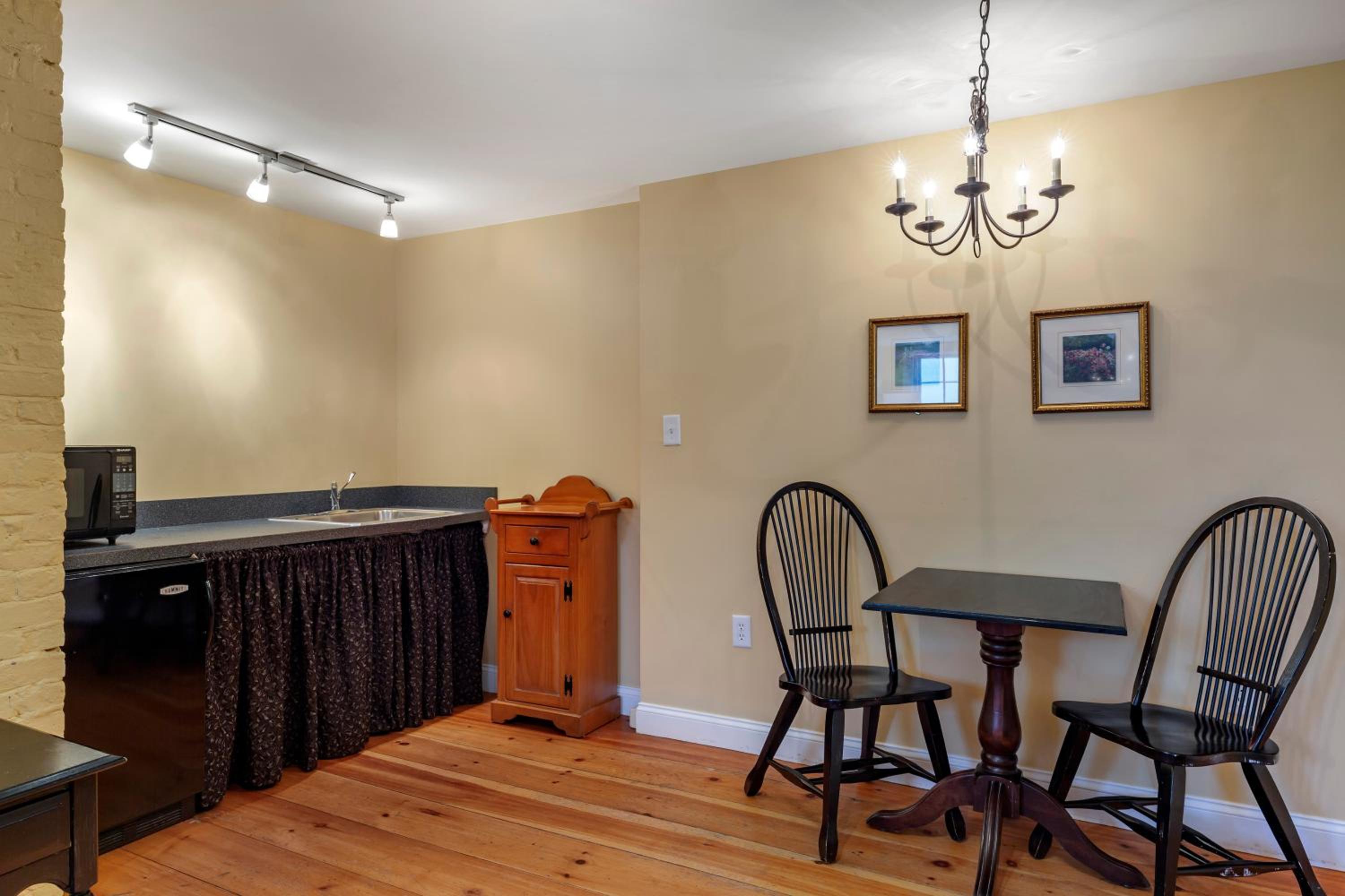 King Room - Accessible/Non-Smoking - Photo 5