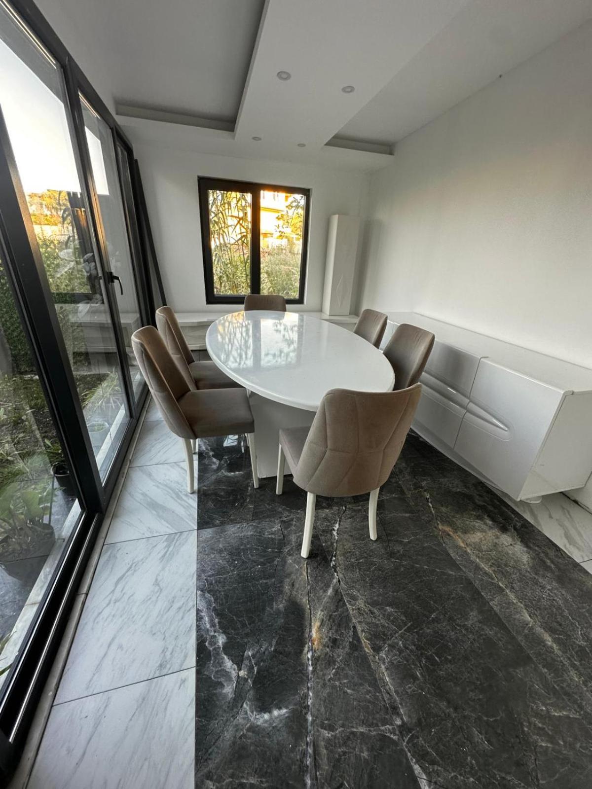 Villa photo 3