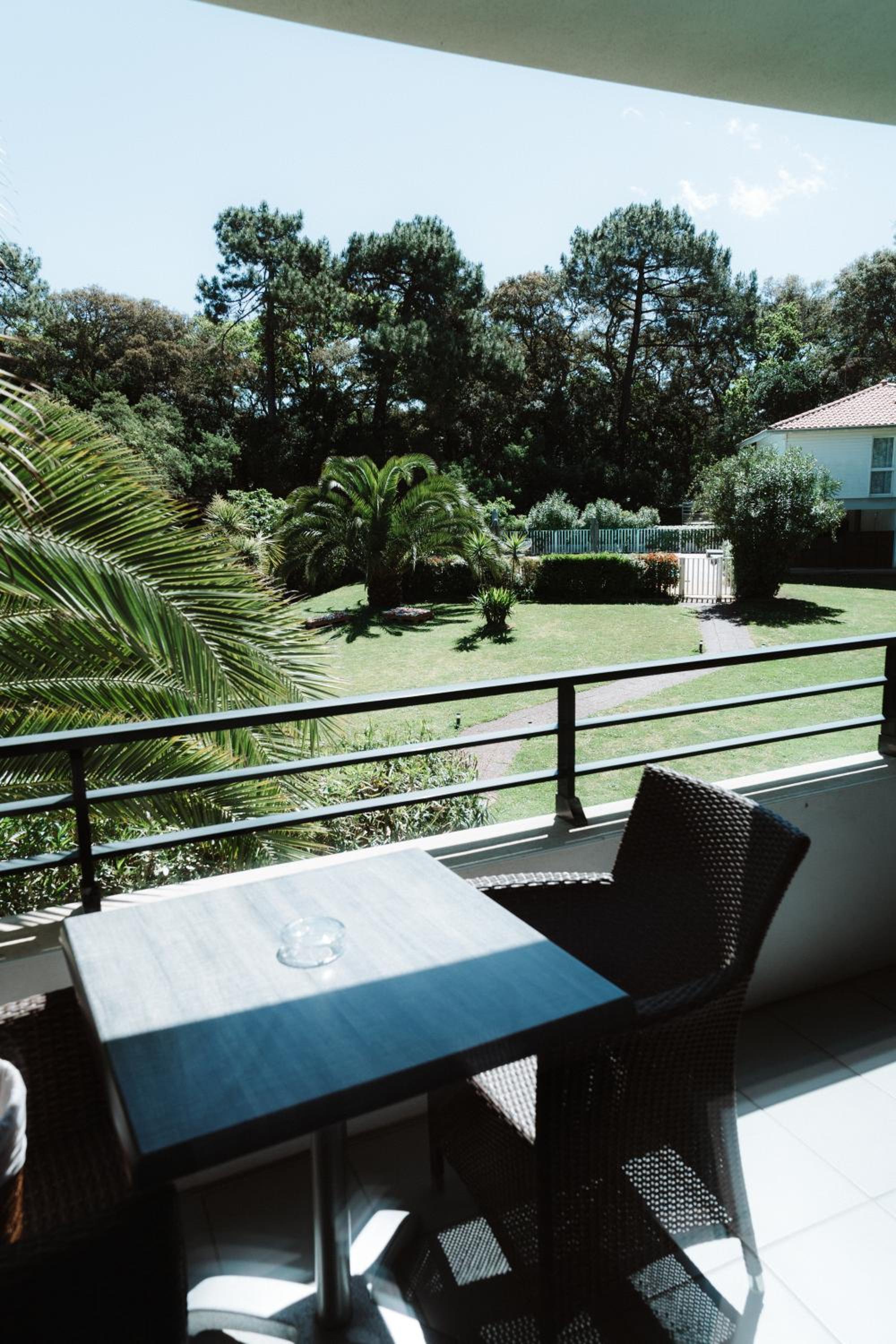 Double Room with Balcony - Garden View photo 2