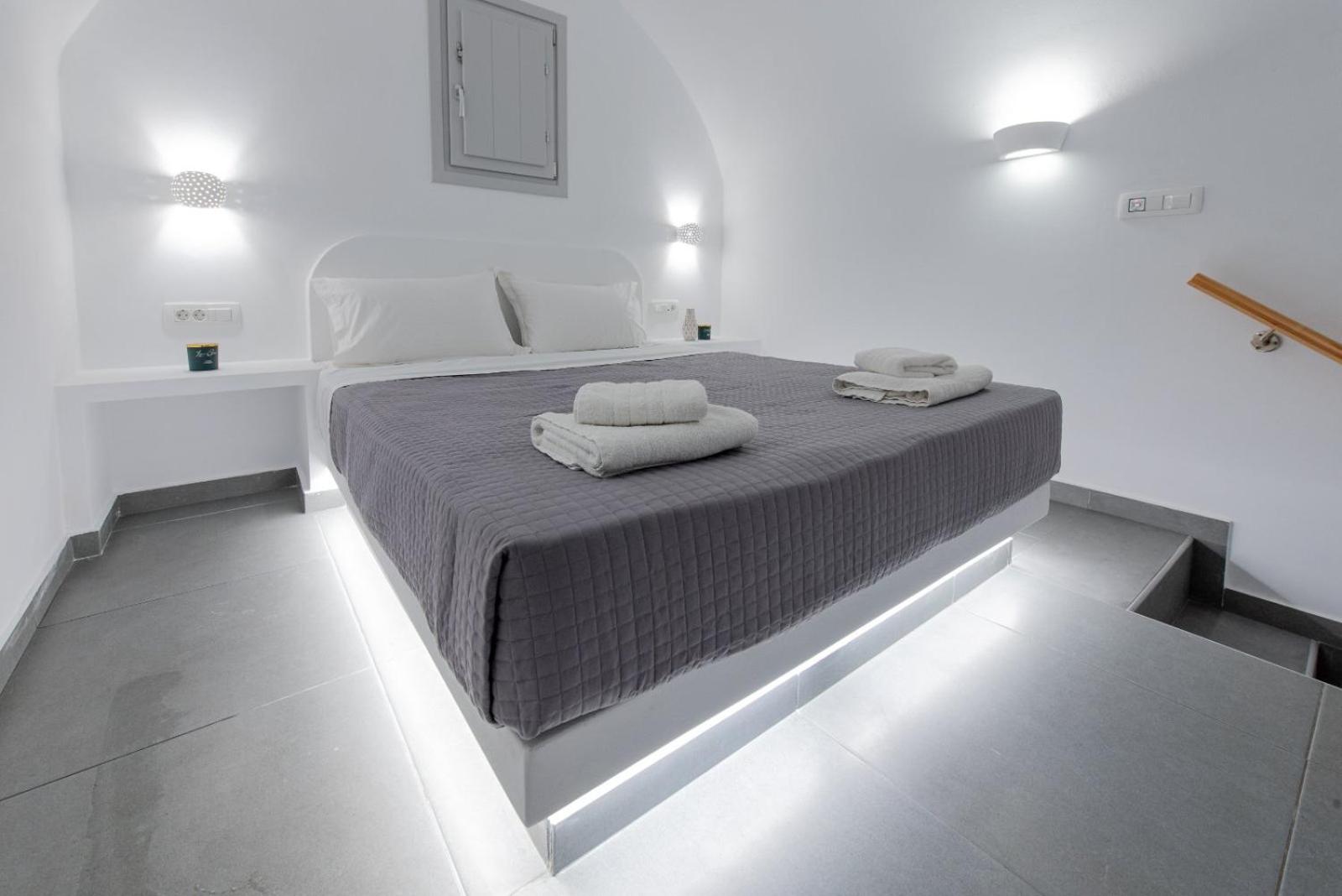 Deluxe One - Bedroom Suite with Private Hot Tub