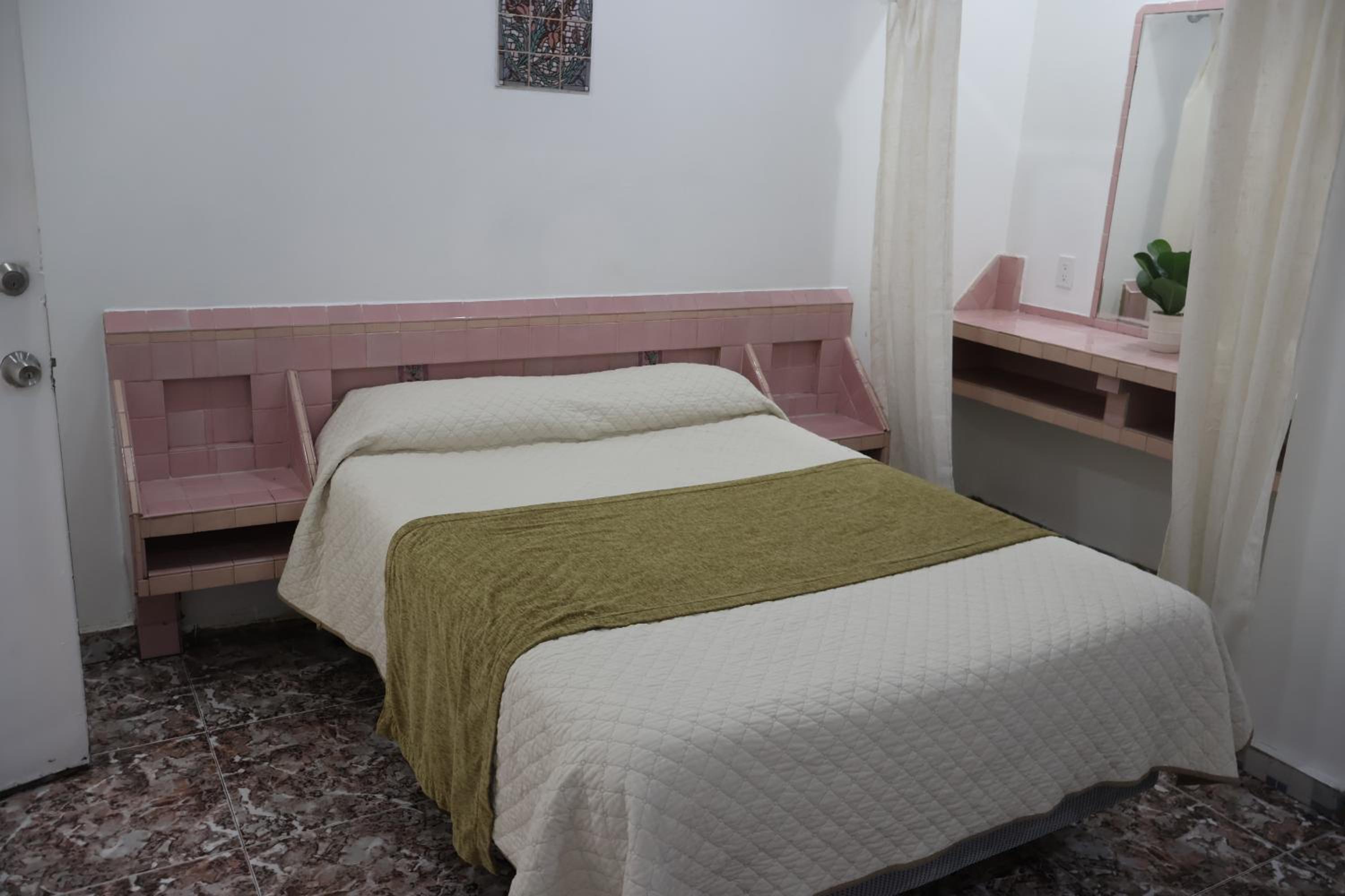Standard Queen Room photo 1