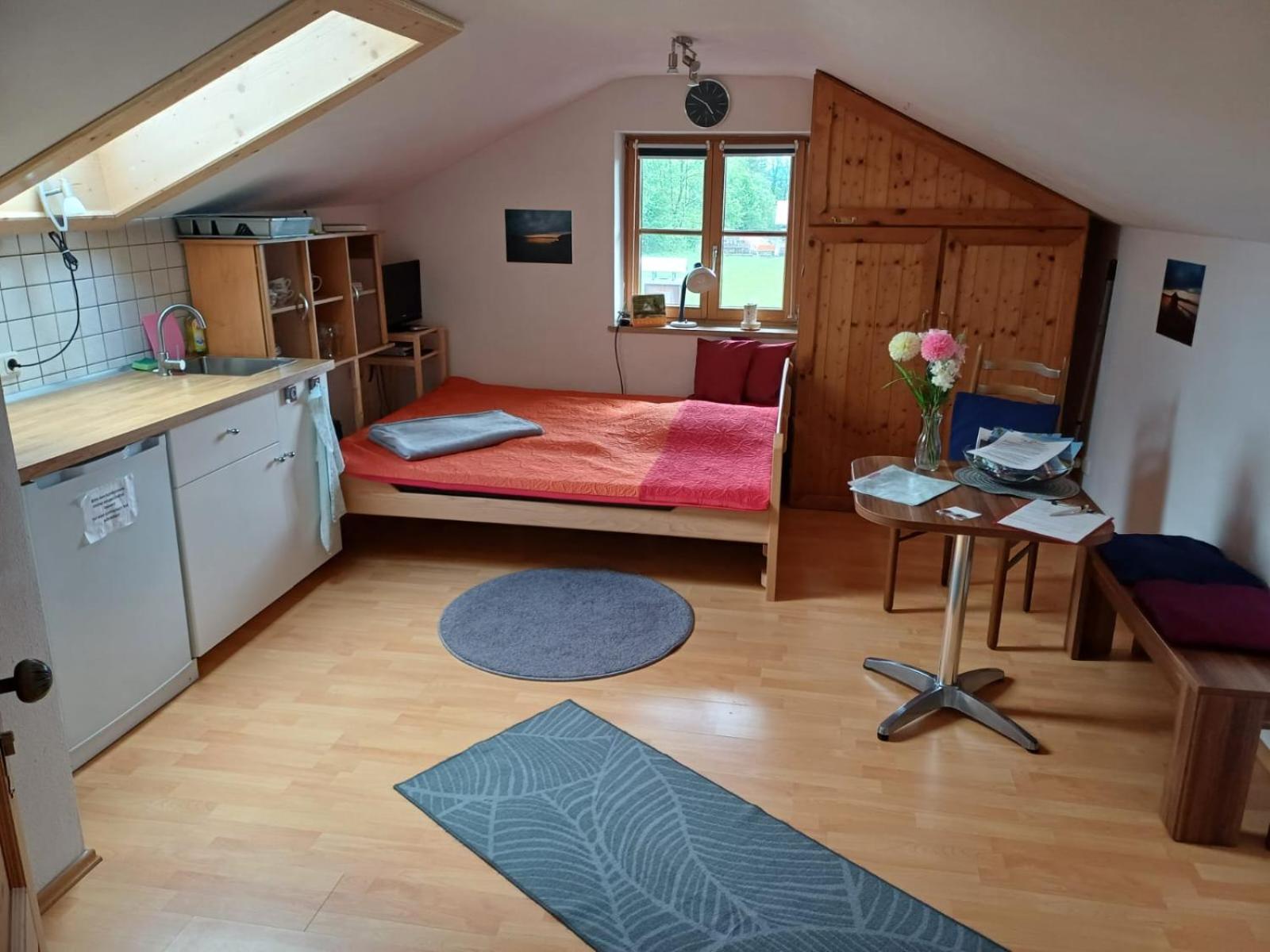 One-Bedroom Apartment photo 1
