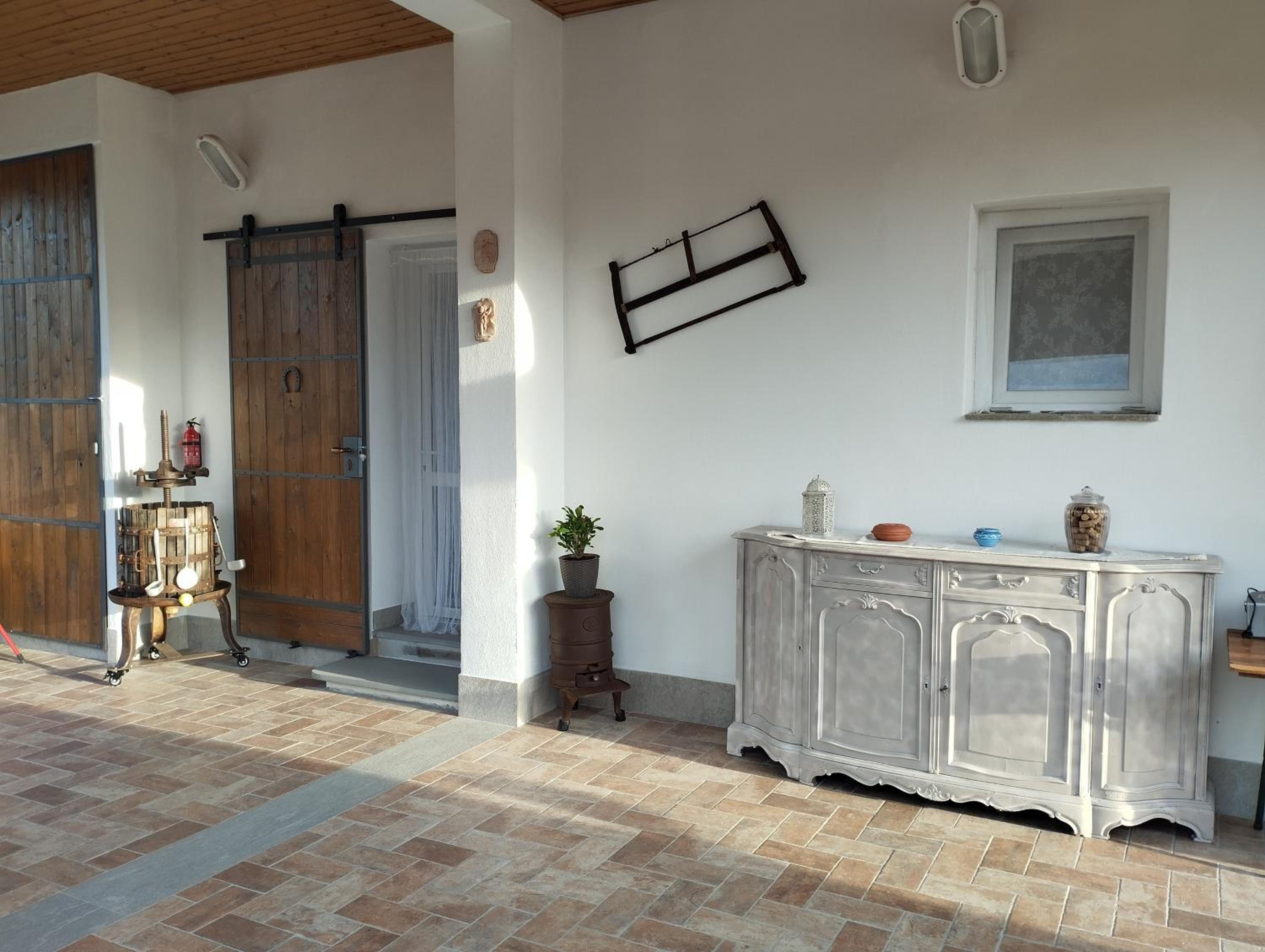 Family Room with Private Bathroom photo 2