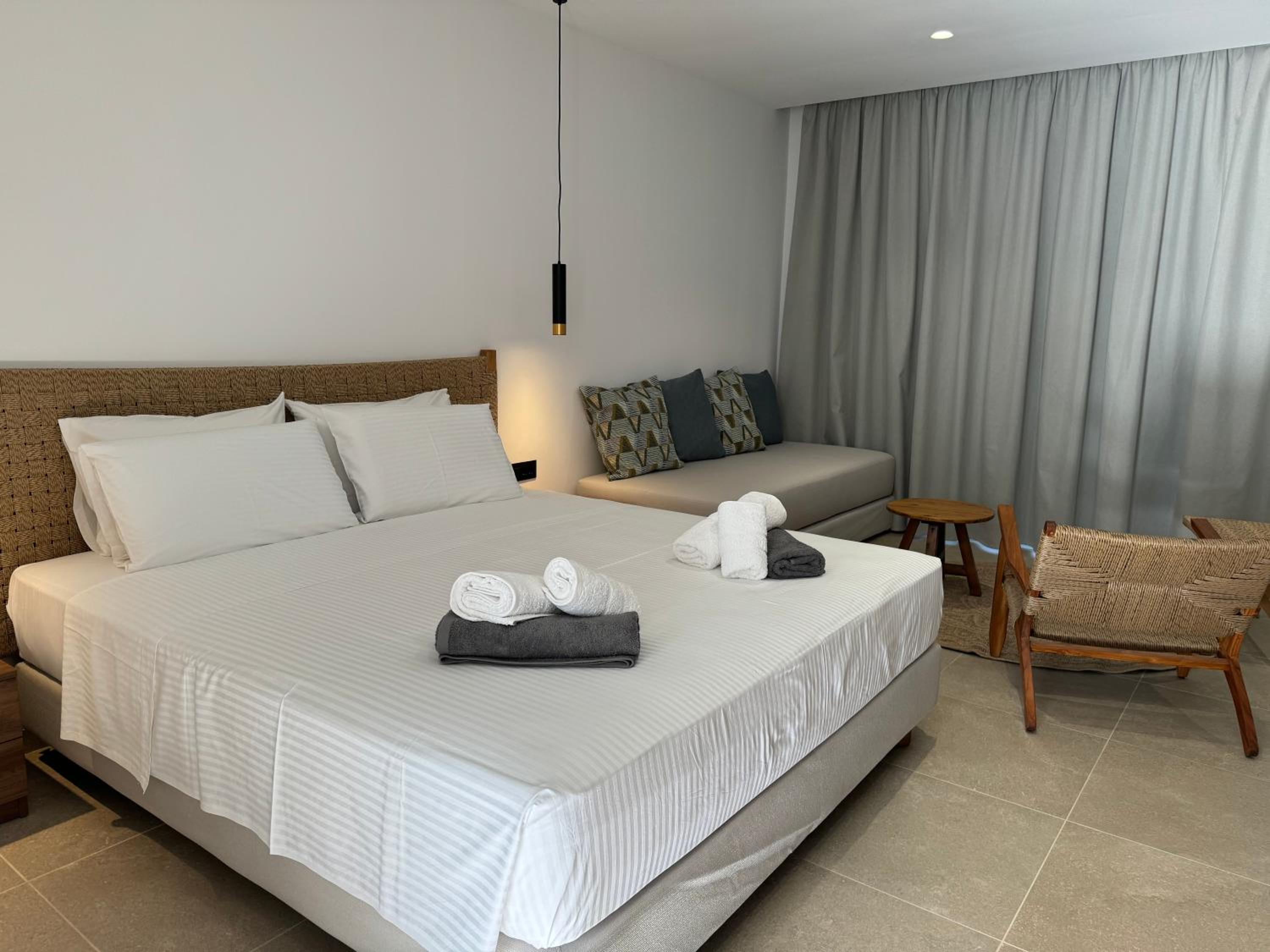 Deluxe Suite with Spa Bath