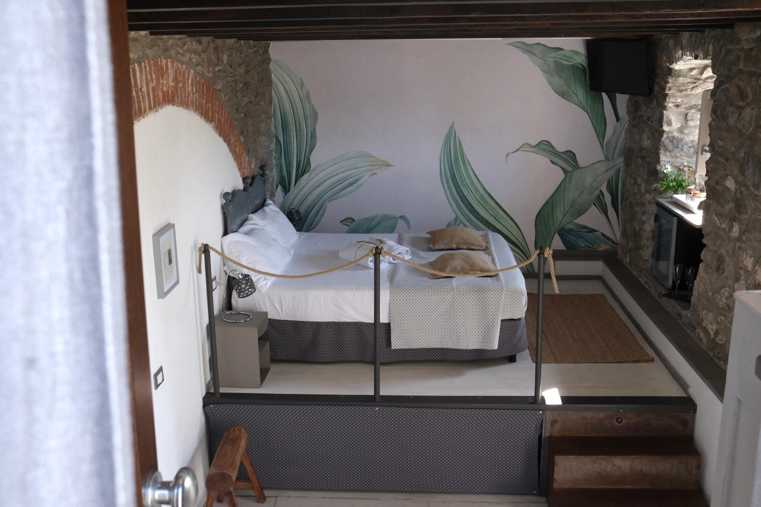 Large Double Room with Private Garden 
