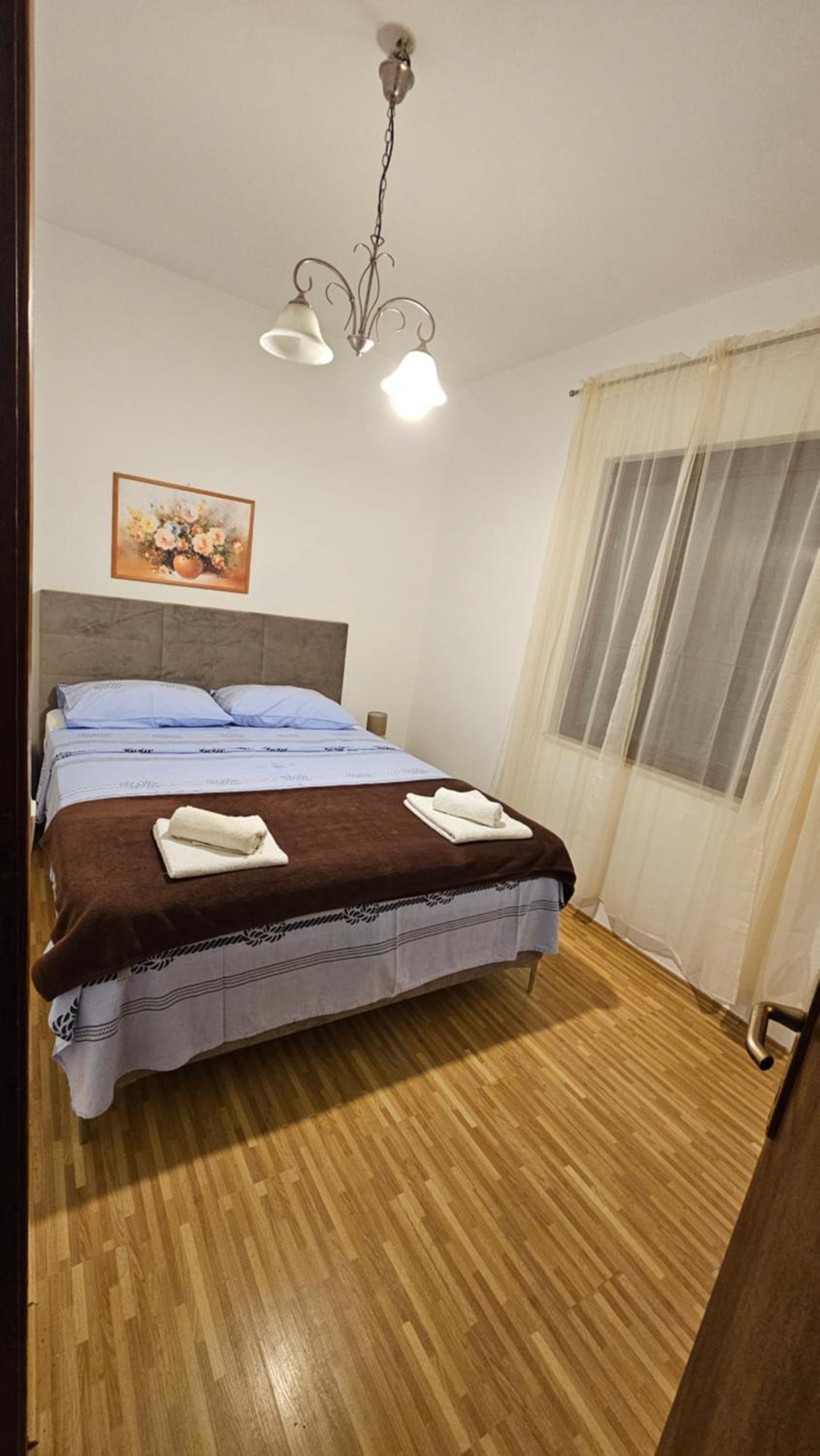 Five-Bedroom House photo 1