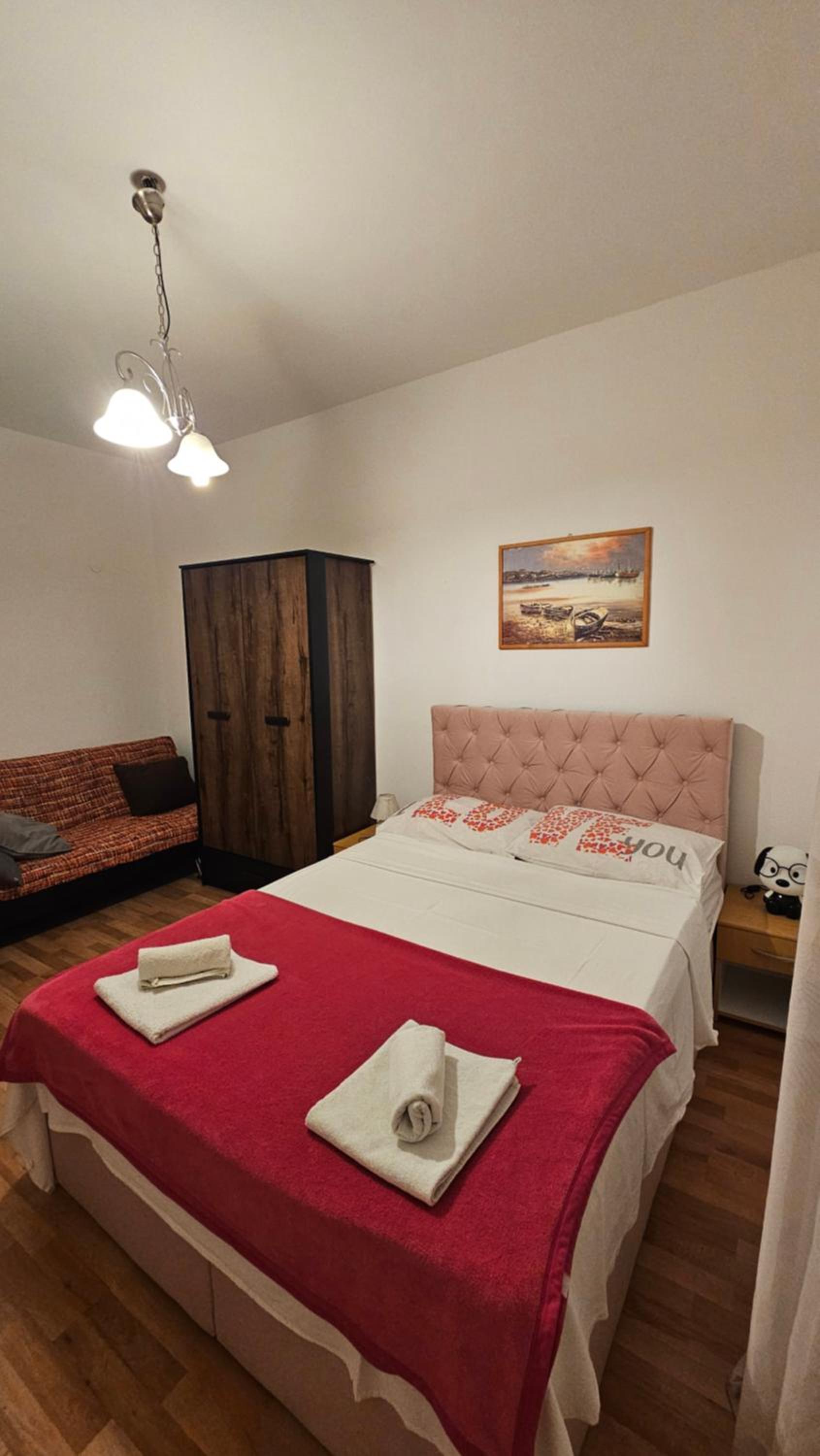 Five-Bedroom House photo 2