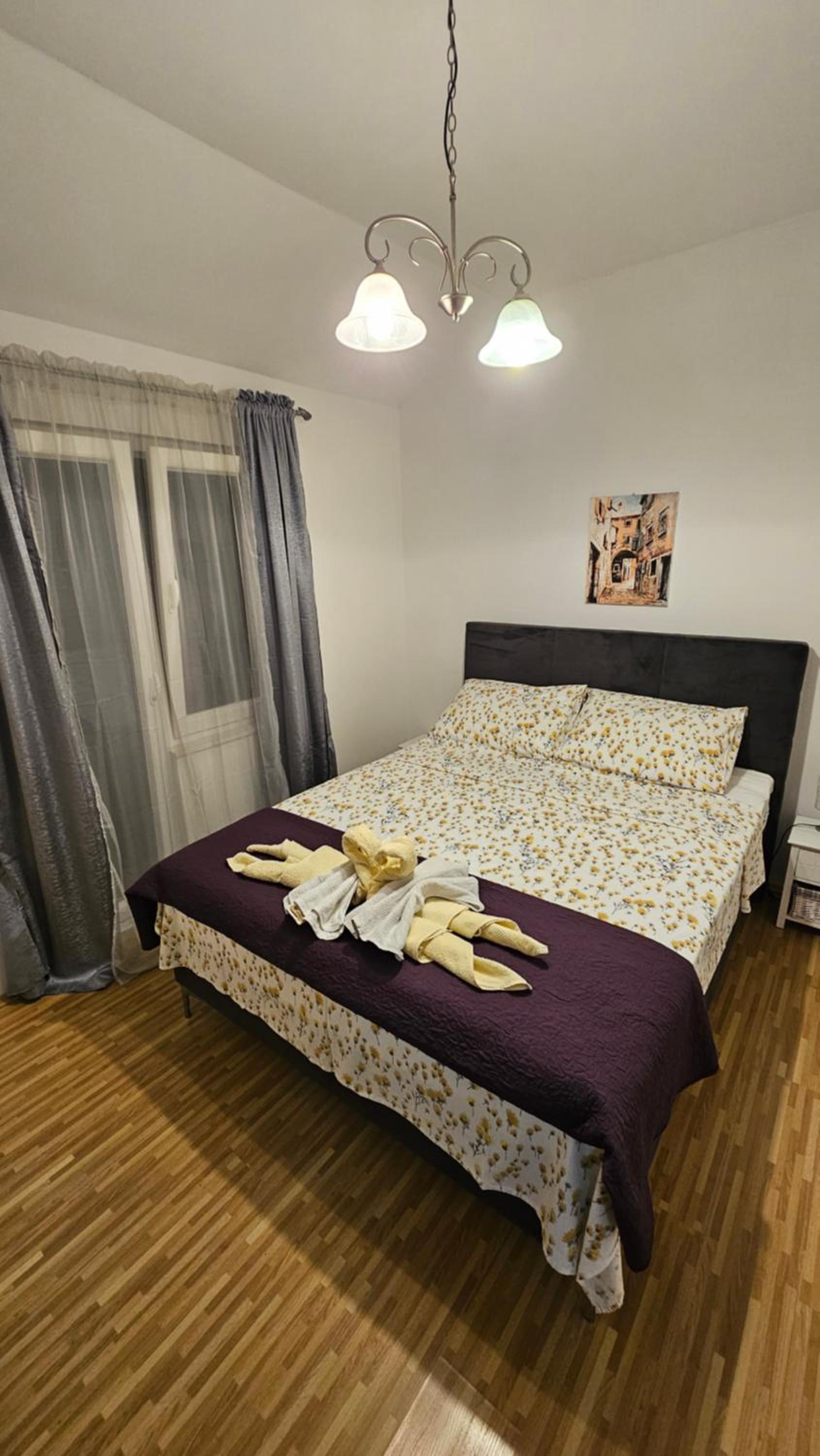 Five-Bedroom House photo 3