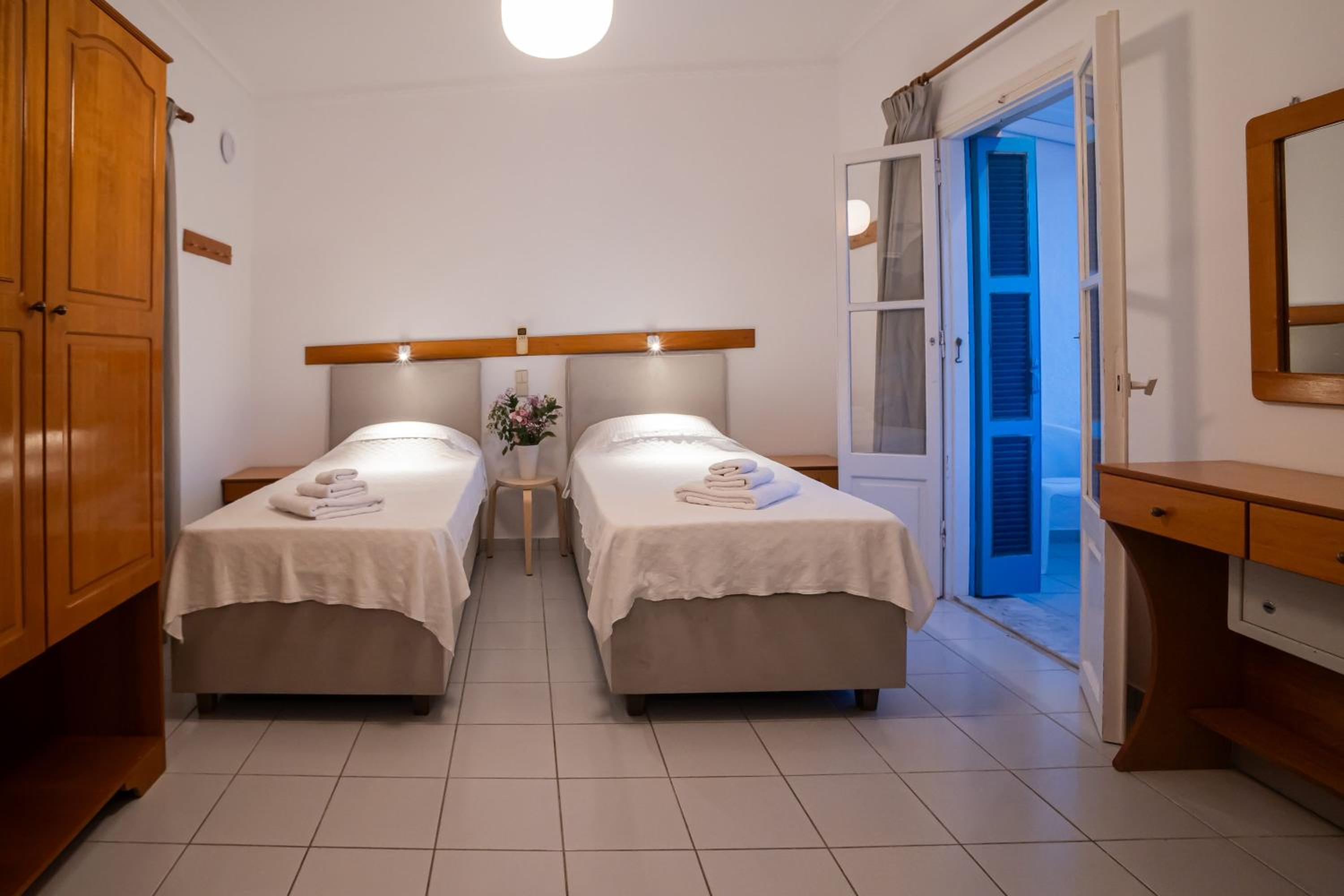 Standard Triple Room with Sea View