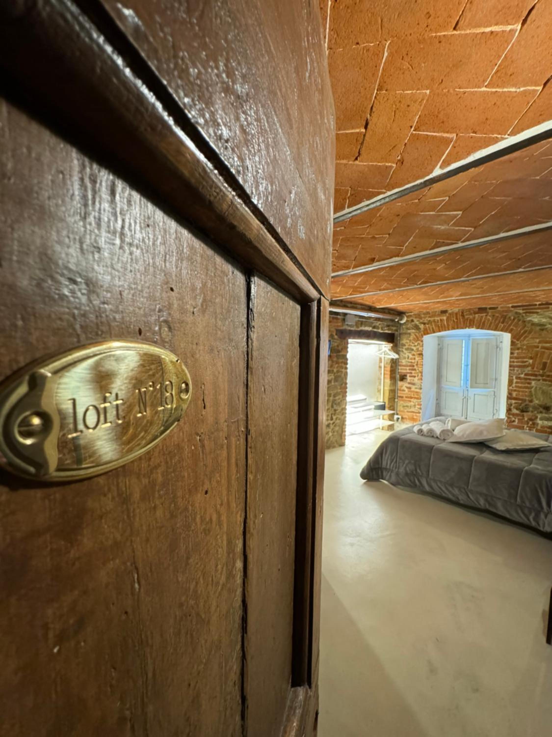 Studio Apartment - Photo 8
