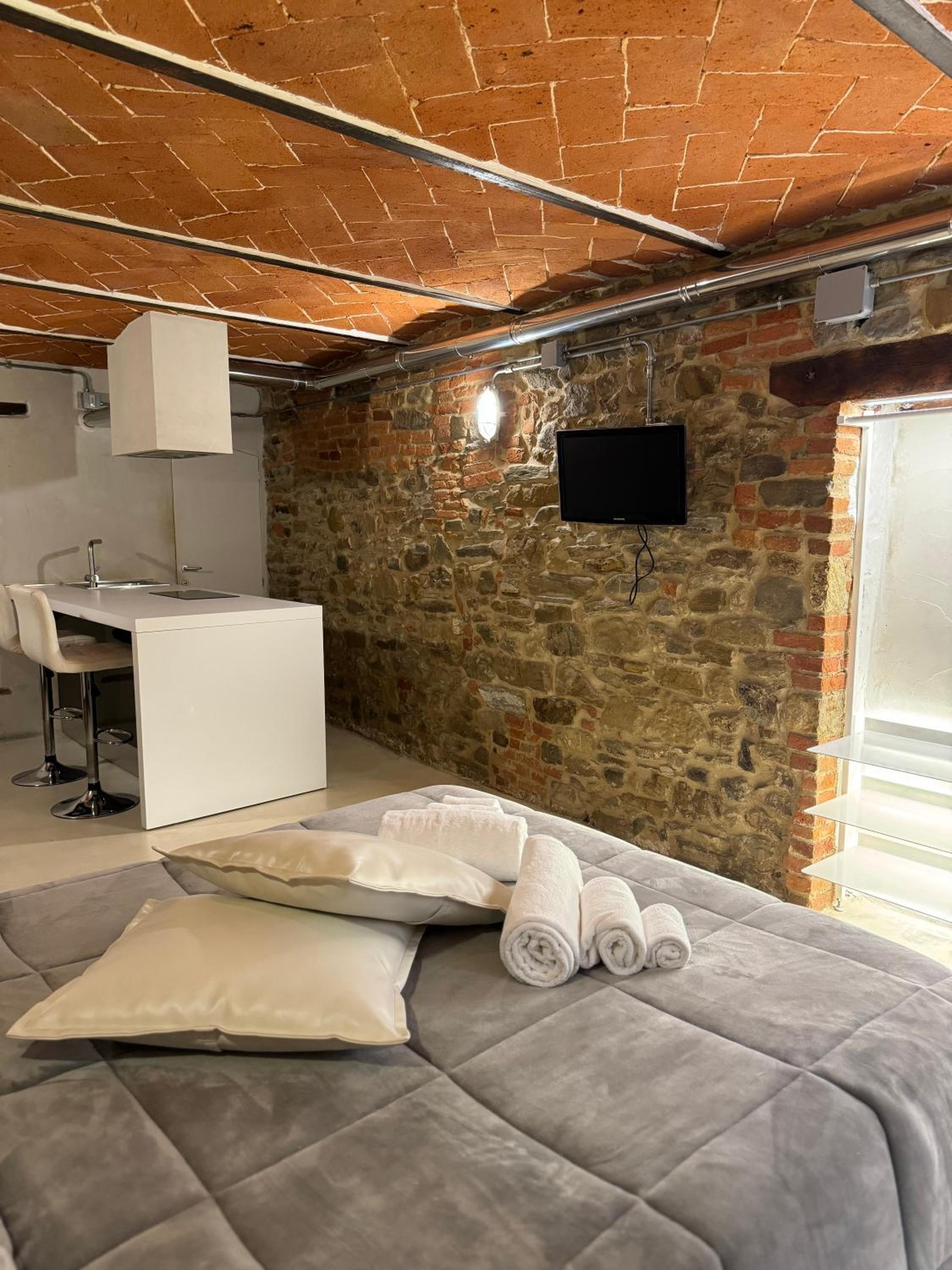 Studio Apartment - Photo 9