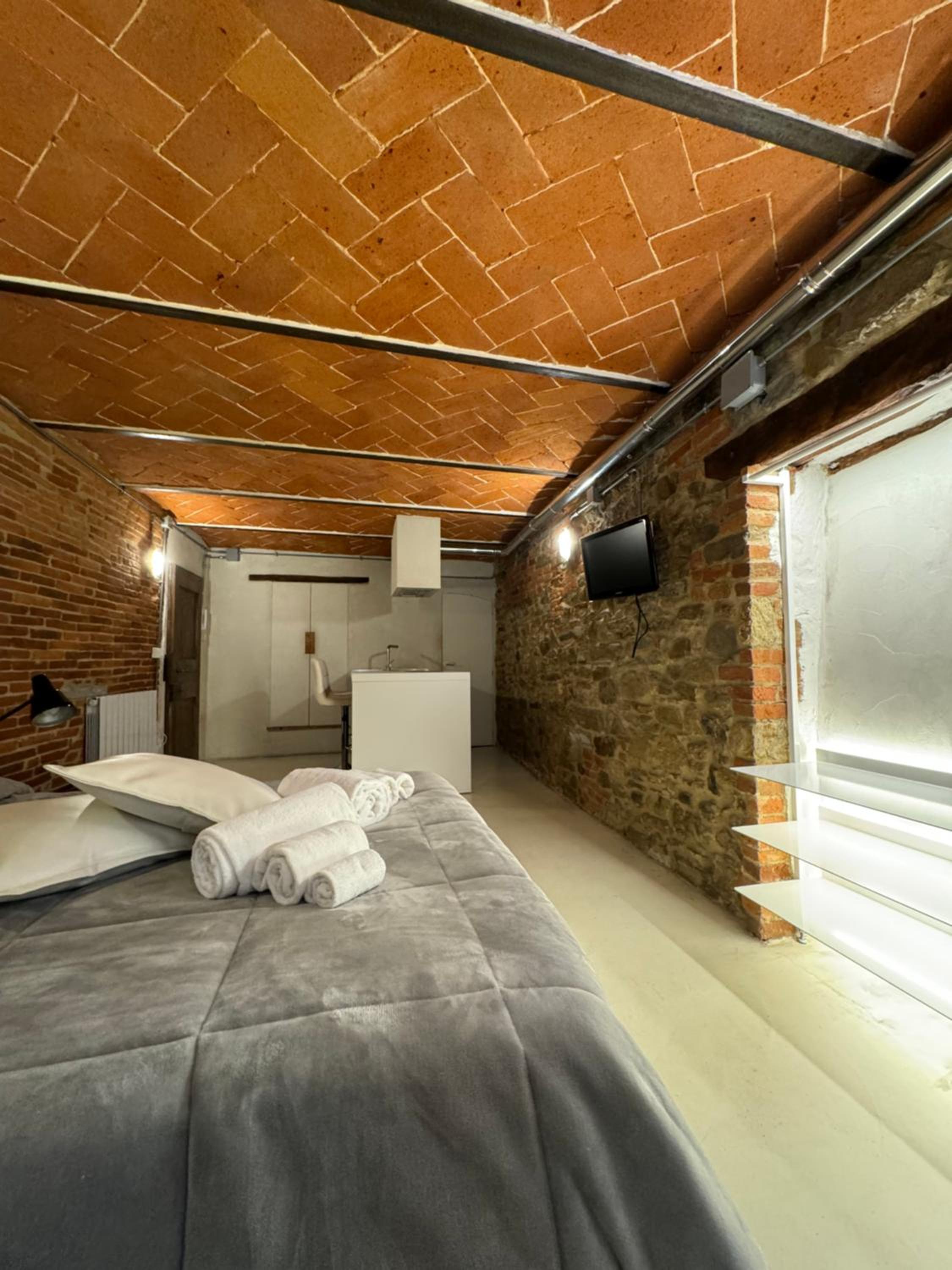 Studio Apartment - Photo 12