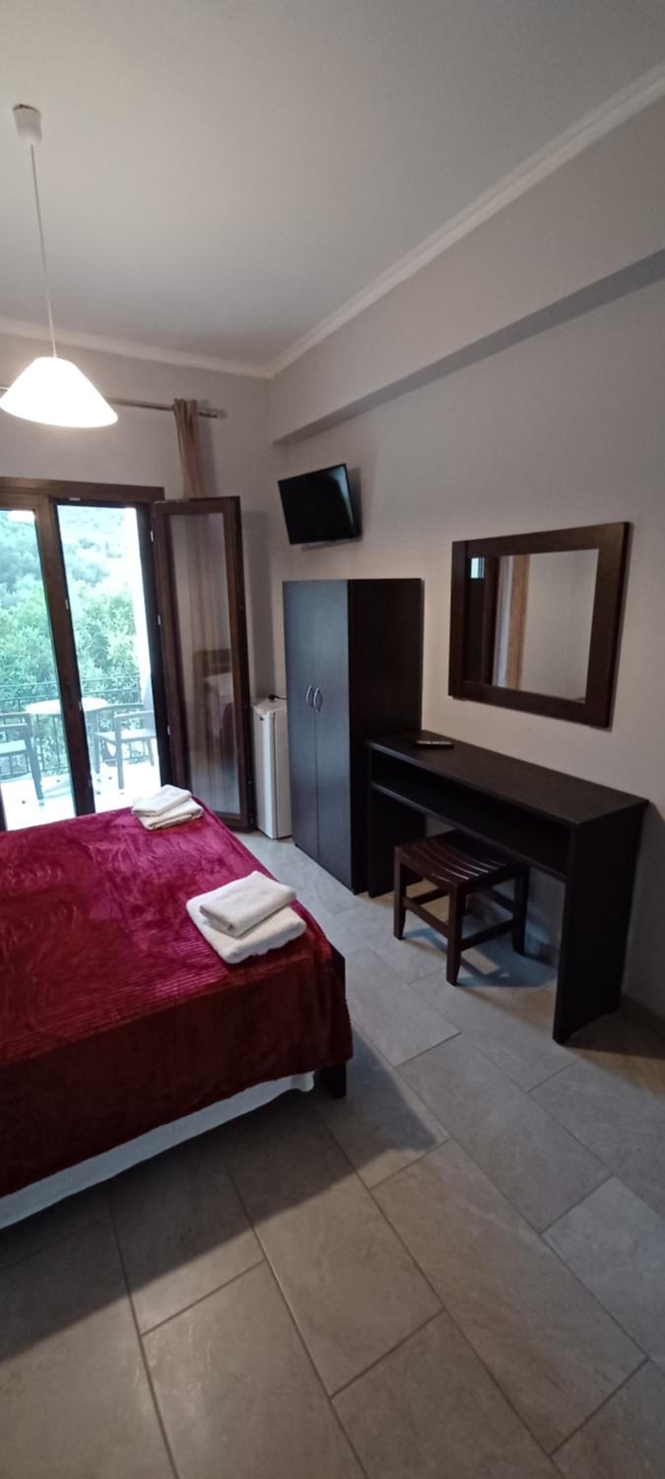 Deluxe Double Room with Balcony - Photo 14