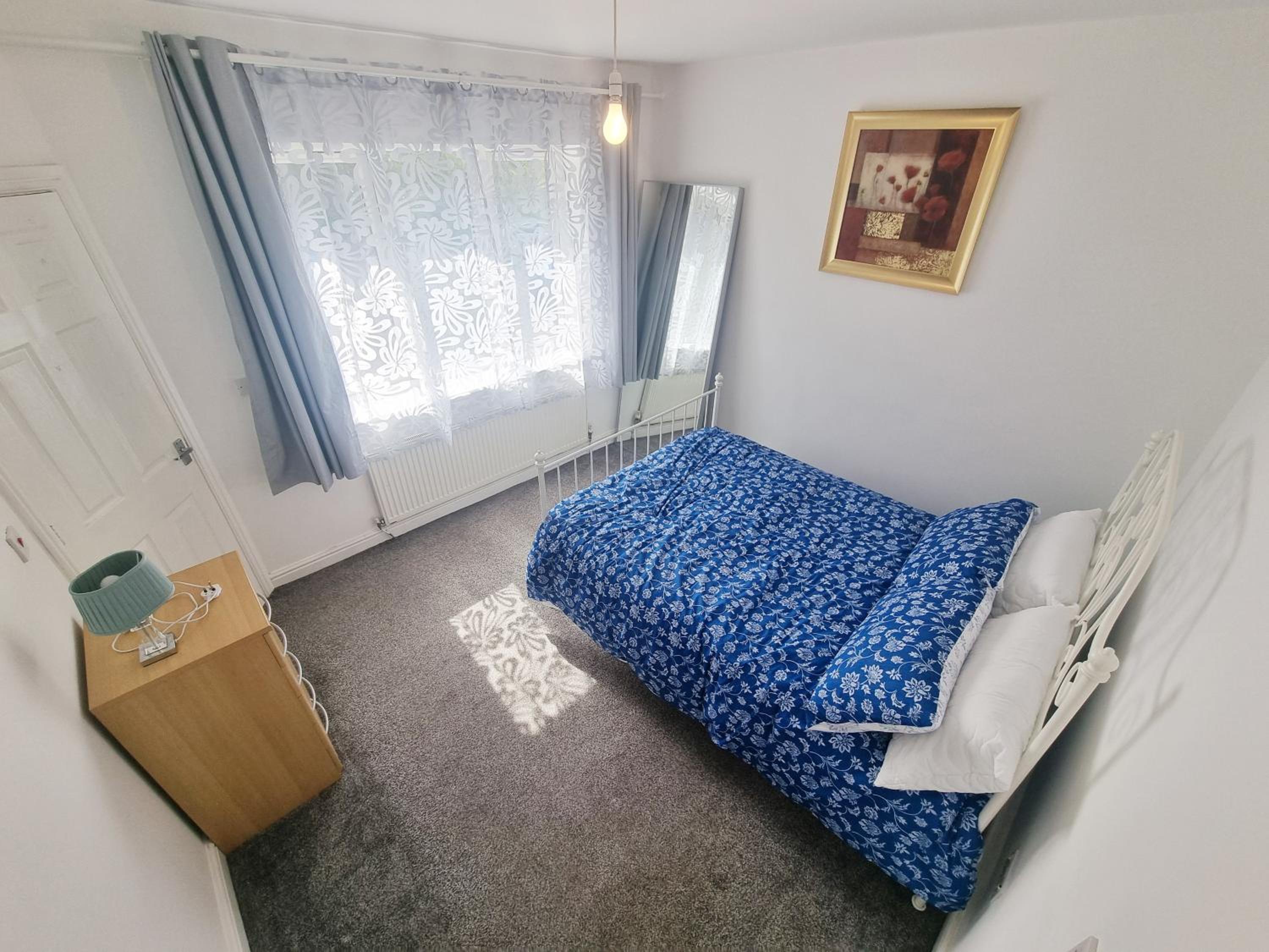 Three-Bedroom House photo 3