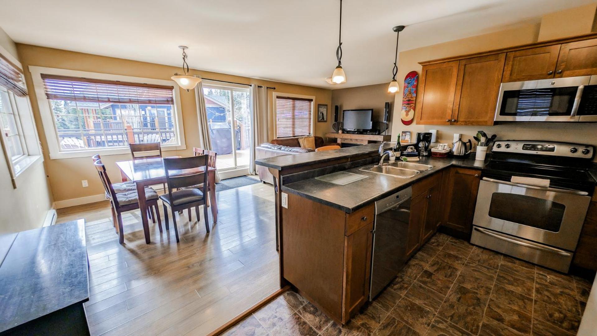 Two-Bedroom Apartment – Aspen Fifteen – Unit 15 photo 3