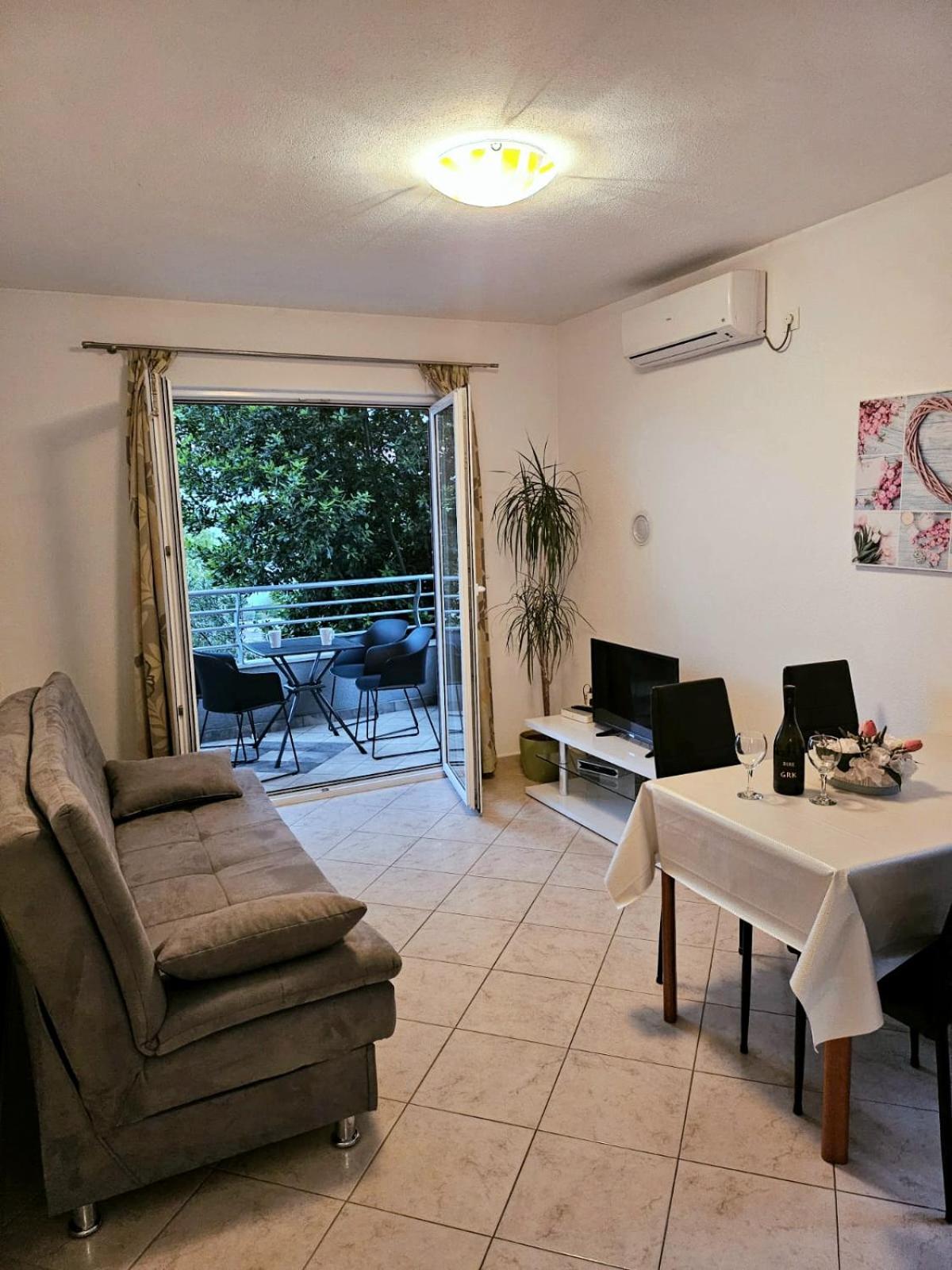 One-Bedroom Apartment with Balcony photo 1