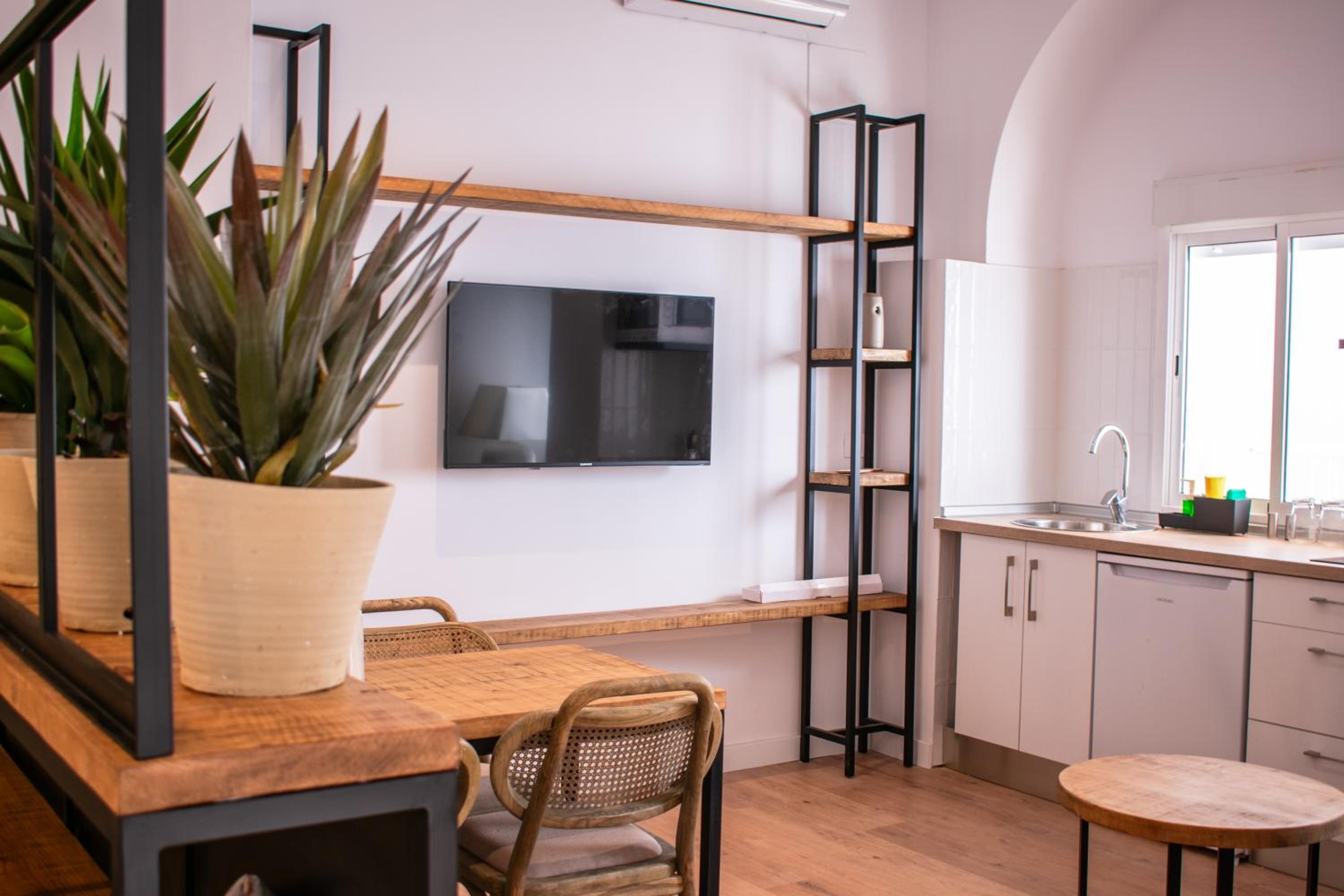 One-Bedroom Apartment photo 2
