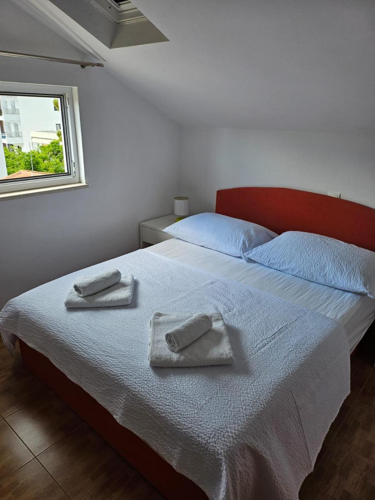 Three-Bedroom Apartment with Balcony and Sea View photo 3