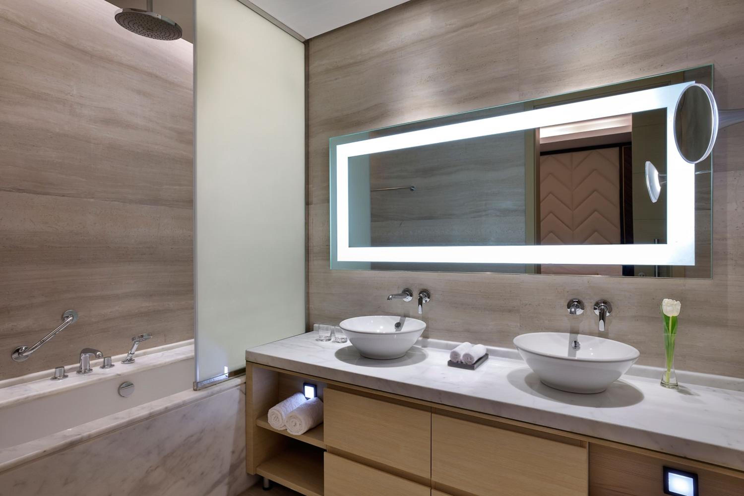 Executive King Room - Club Lounge Access - Photo 7